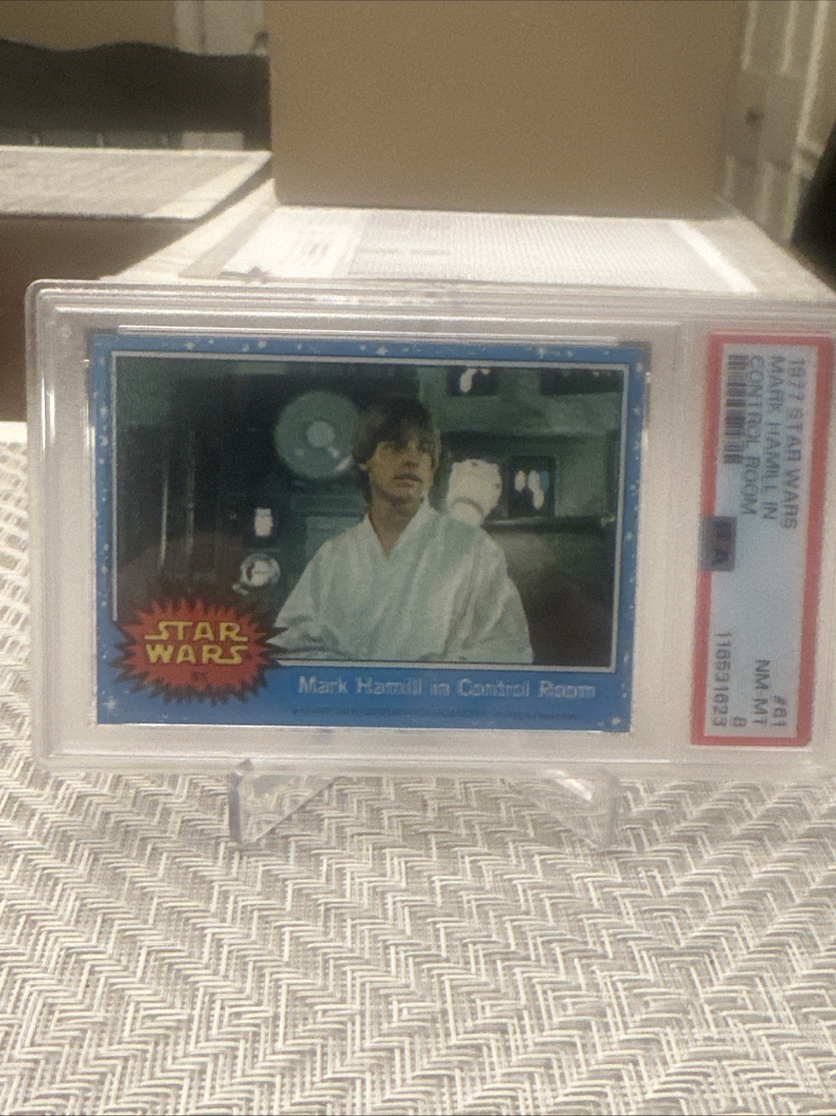 1977 TOPPS STAR WARS CARD - SERIES 1 - BLUE BORDER - #61 LUKE SKYWALKER - PSA 8 1977 TOPPS STAR WARS CARD - SERIES 1 - BLUE BORDER - #61 LUKE SKYWALKER - PSA 8