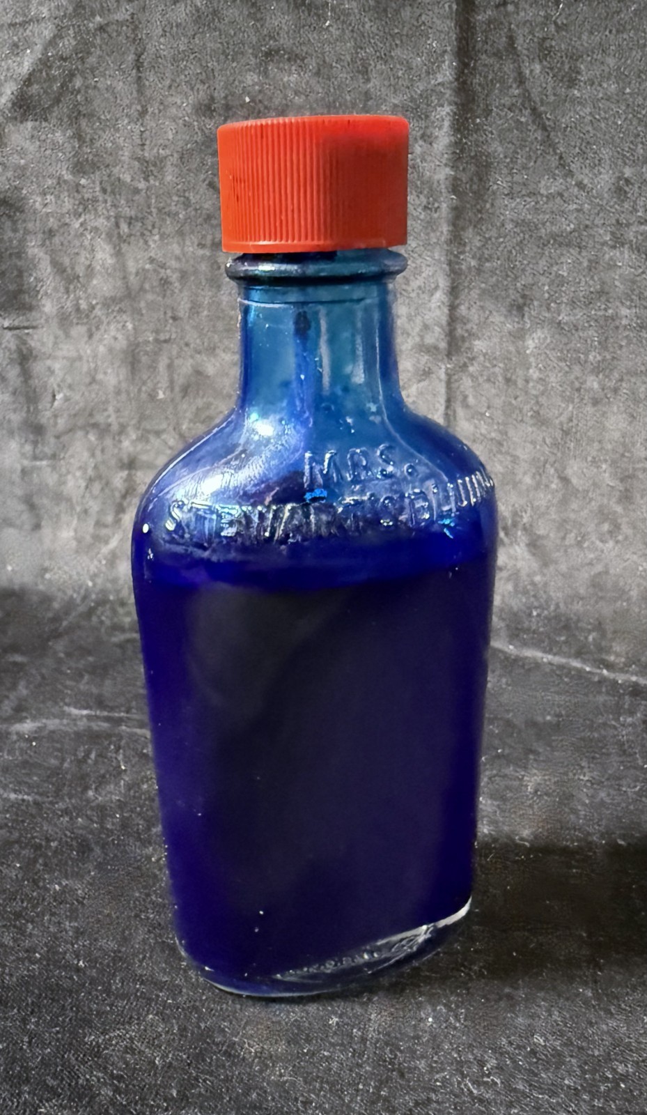 Vintage Antique Mrs. Stewart\'s Bluing Laundry Cobalt Blue Glass Bottle (B2)