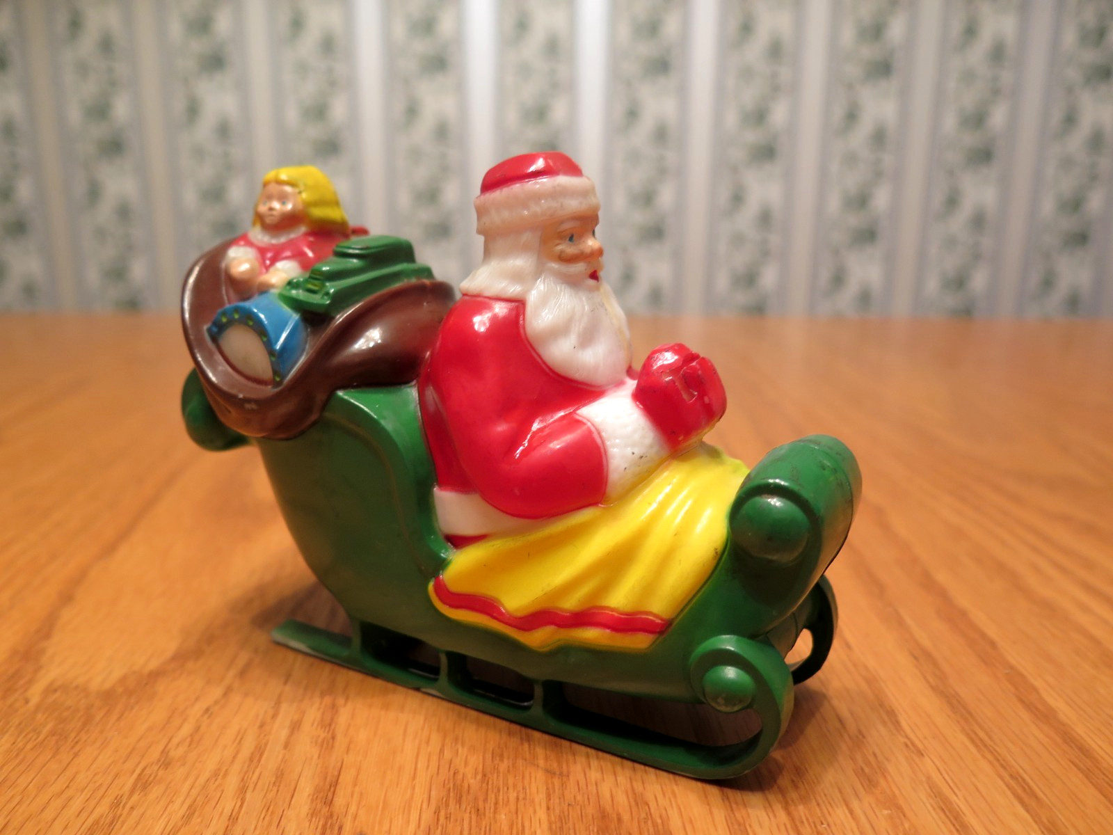 Paramount Musical Santa Sleigh & Reindeer Animated Christmas Decor -SANTA ONLY