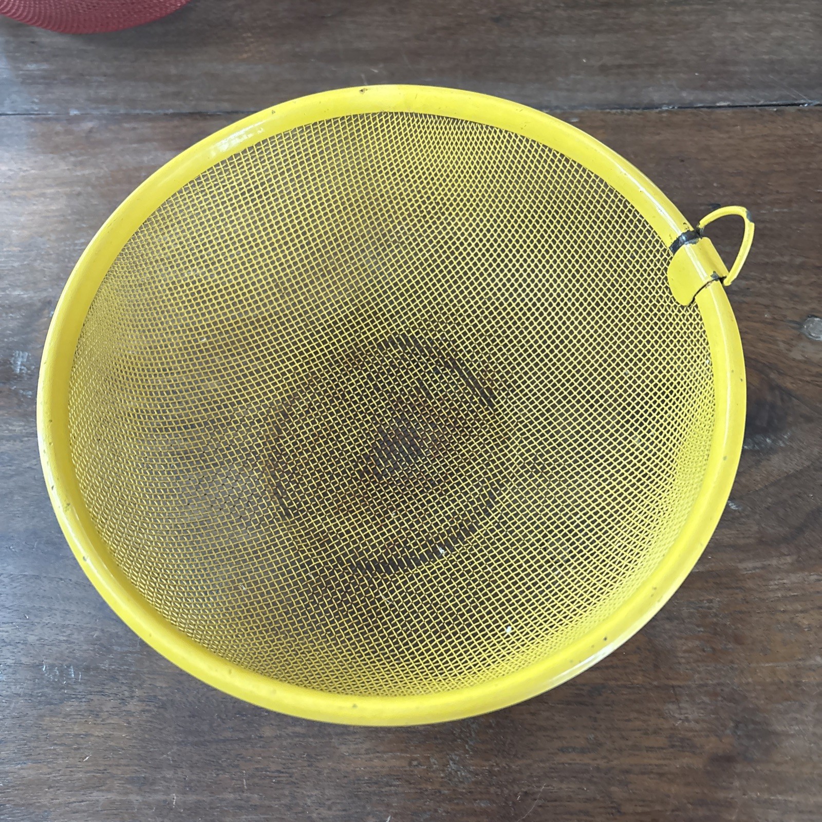 Vintage Farmhouse Wire Mesh Fruit/Vegetable Basket Retro Yellow