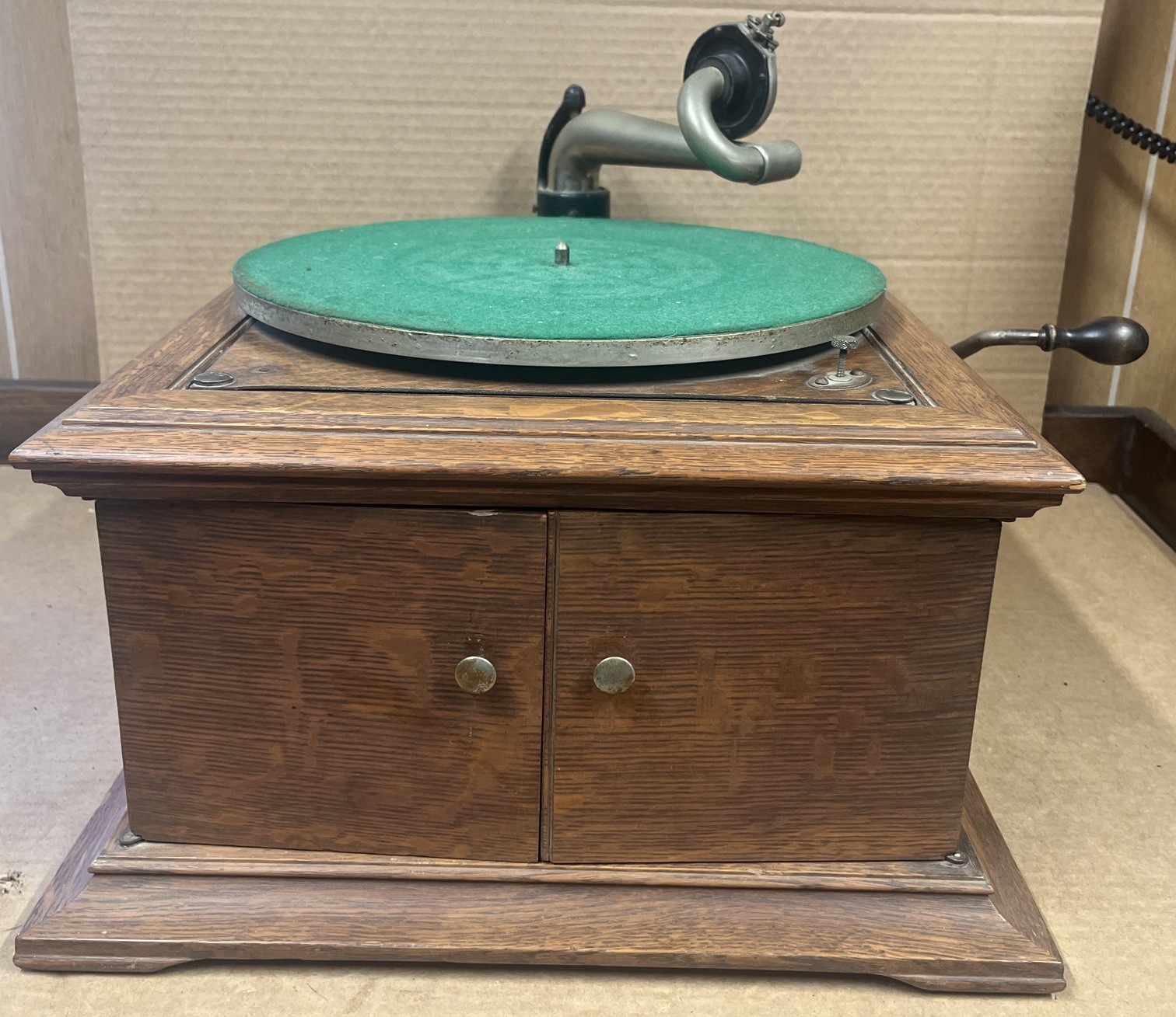 Antique 1920 Victor VV-VI Talking Machine - Works/Spins -Canadian Badge Antique 1920 Victor VV-VI Talking Machine - Works/Spins -Canadian Badge