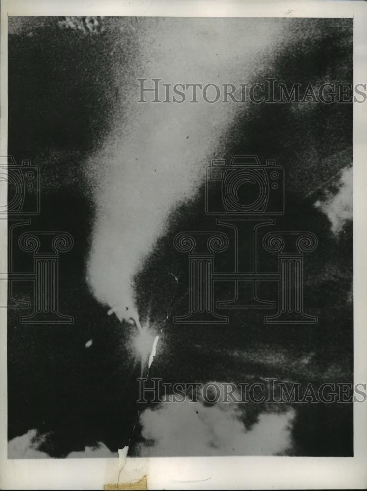 1944 Press Photo a German fighter plane careens to earth thru night sky, Europe 1944 Press Photo a German fighter plane careens to earth thru night sky, Europe