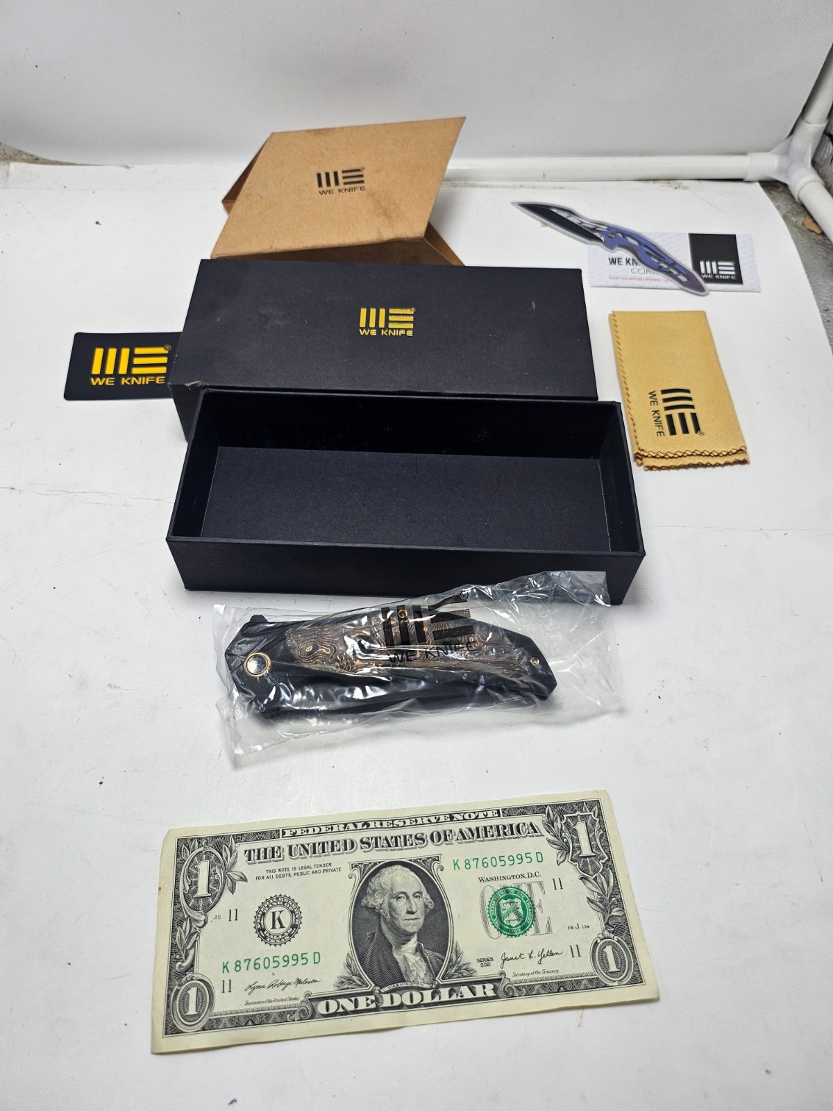WE Knife Magnetron WE18058-3 folding pocket knife- Titanium Handle - 4\ WE Knife Magnetron WE18058-3 folding pocket knife- Titanium Handle - 4\