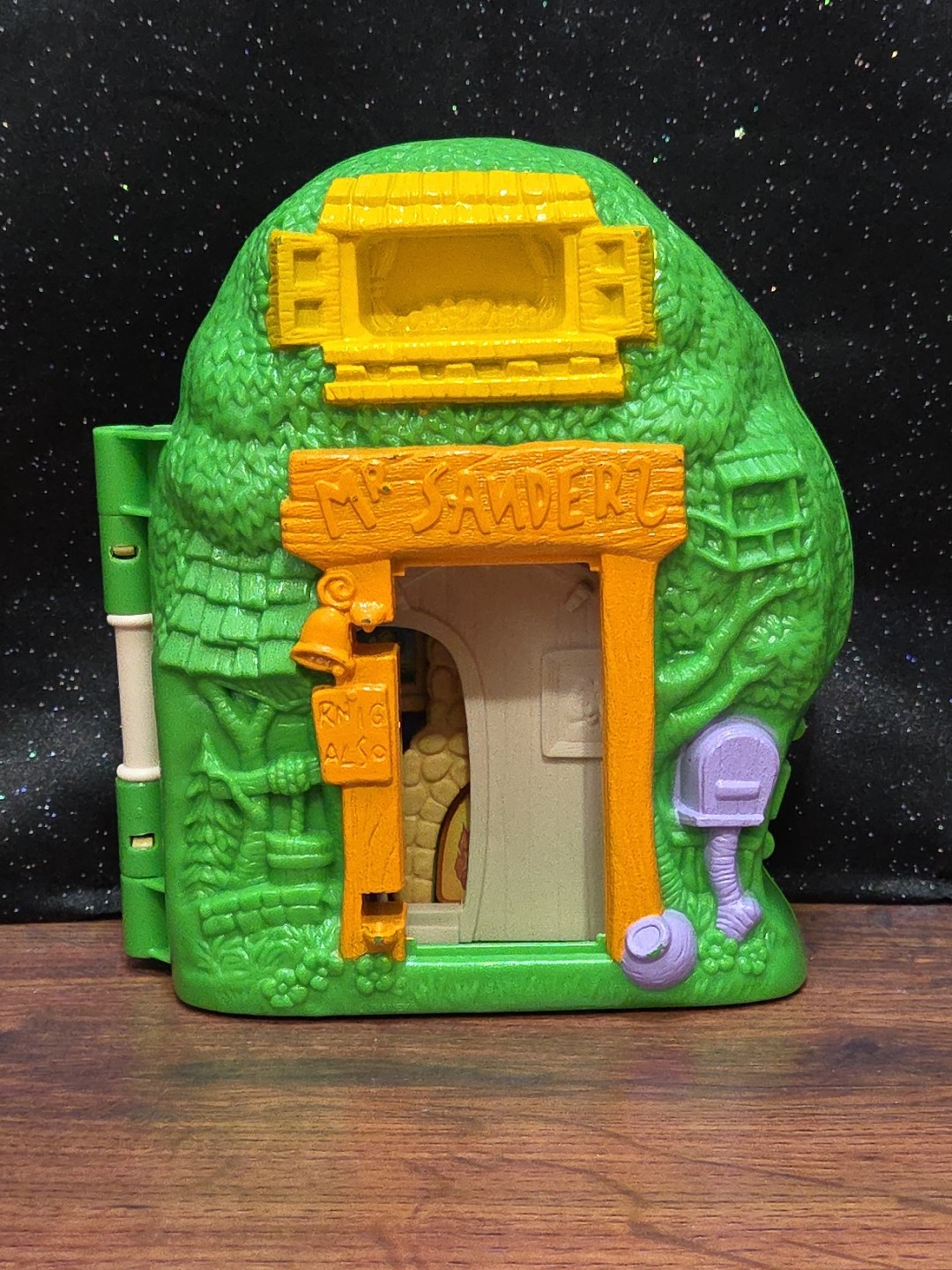 Vintage 1992 Disney Winnie the Pooh Mr. Sanders Tree House Playset-Incomplete