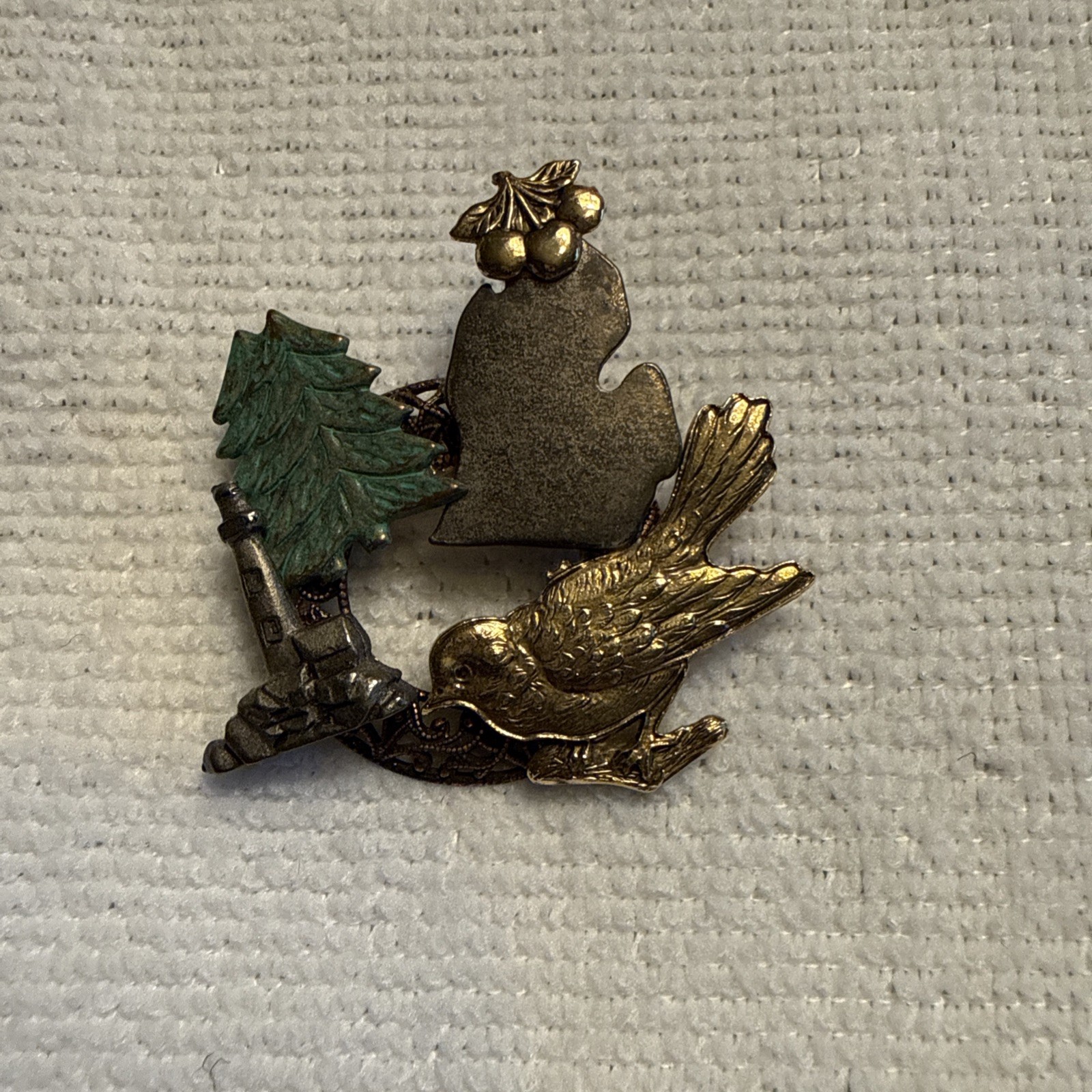 Vintage Michigan Robin & Lighthouse Pin Gold, Silver, Green & Cherries 🍒 Vintage Michigan Robin & Lighthouse Pin Gold, Silver, Green & Cherries 🍒