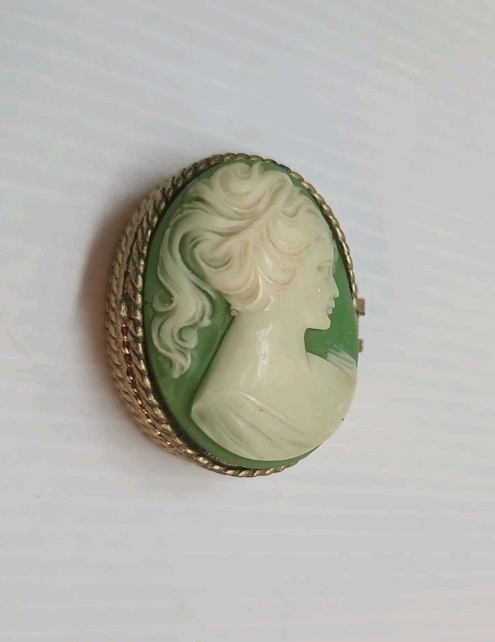 Vintage Green Cameo Pill Box 1.75