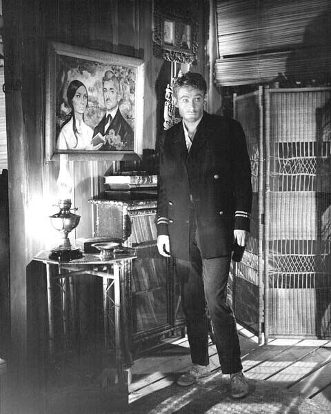 Peter O\'Toole full length pose 1965 as Lord Jim 8x10 real photo Peter O\'Toole full length pose 1965 as Lord Jim 8x10 real photo