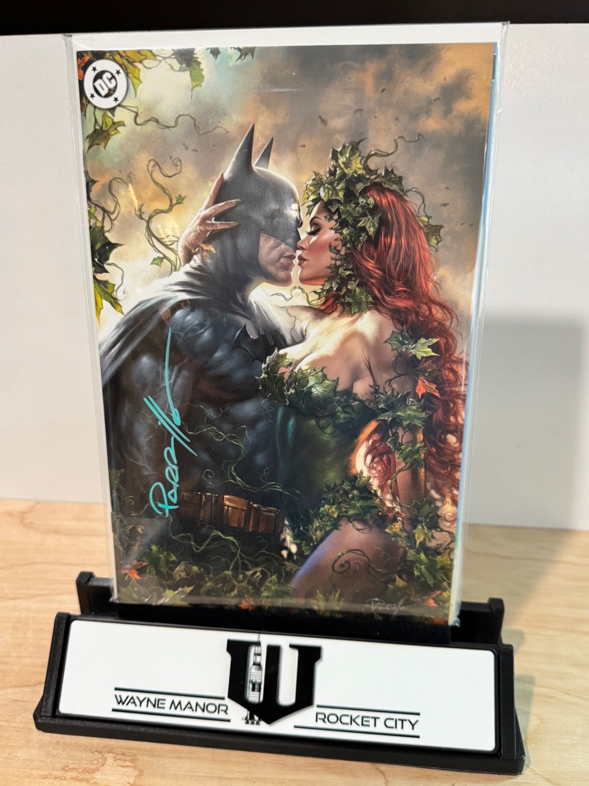 🔥GNORTS SWIMSUIT #1 **SIGNED PARRILLO** BATMAN POISON IVY MEGACON VARIANT🔥