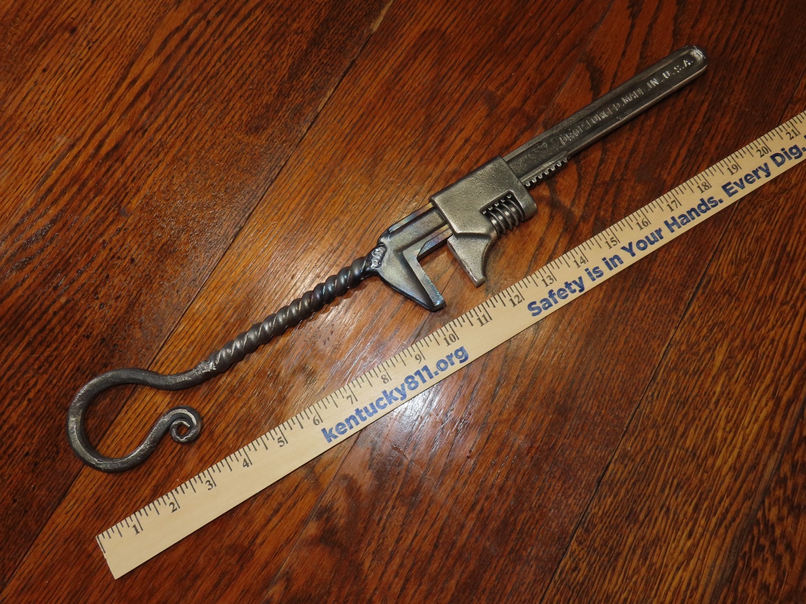 Twisting Wrench** LARGE** 20\ Twisting Wrench** LARGE** 20\