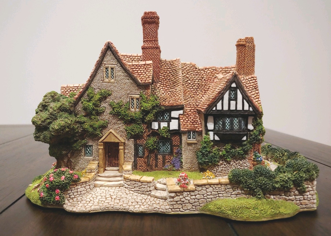 Lilliput Lane Anne of Cleves House Excellent Condition Signed with Box & Deeds Lilliput Lane Anne of Cleves House Excellent Condition Signed with Box & Deeds