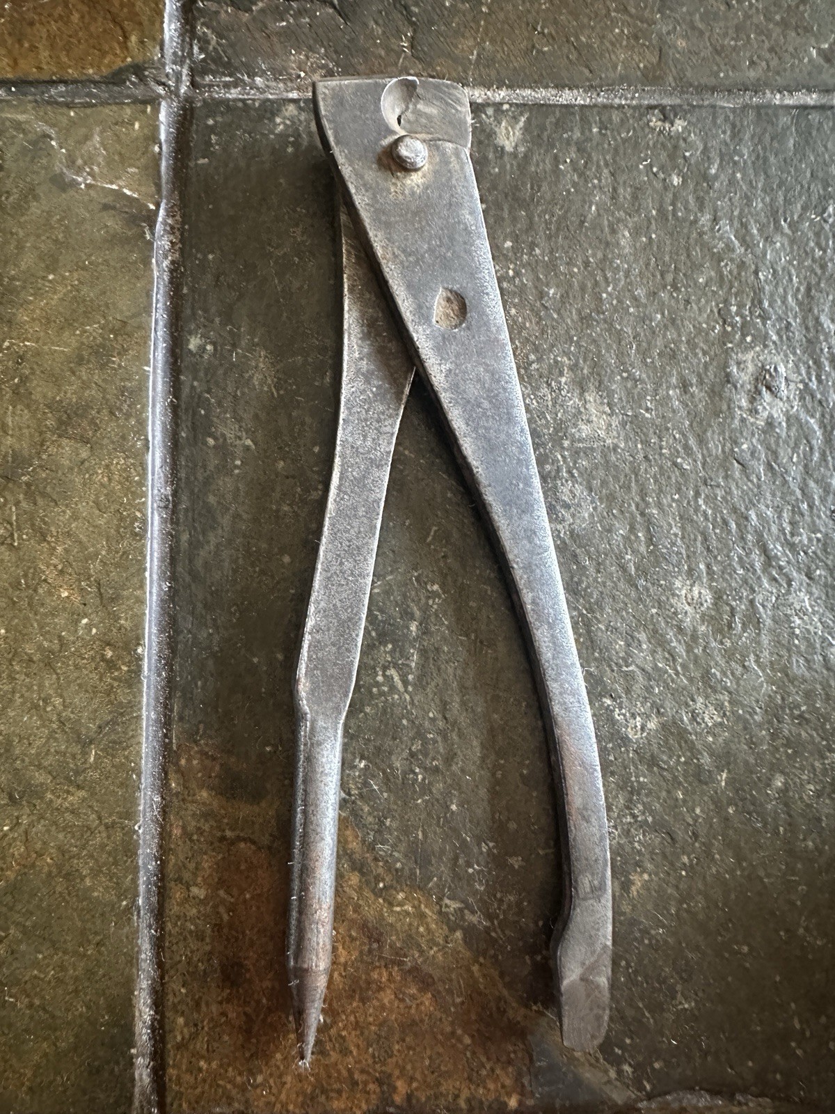 Vintage Unmarked 6 3/8” Specialty Nipping Pliers Metal Hand Tool Vintage Unmarked 6 3/8” Specialty Nipping Pliers Metal Hand Tool