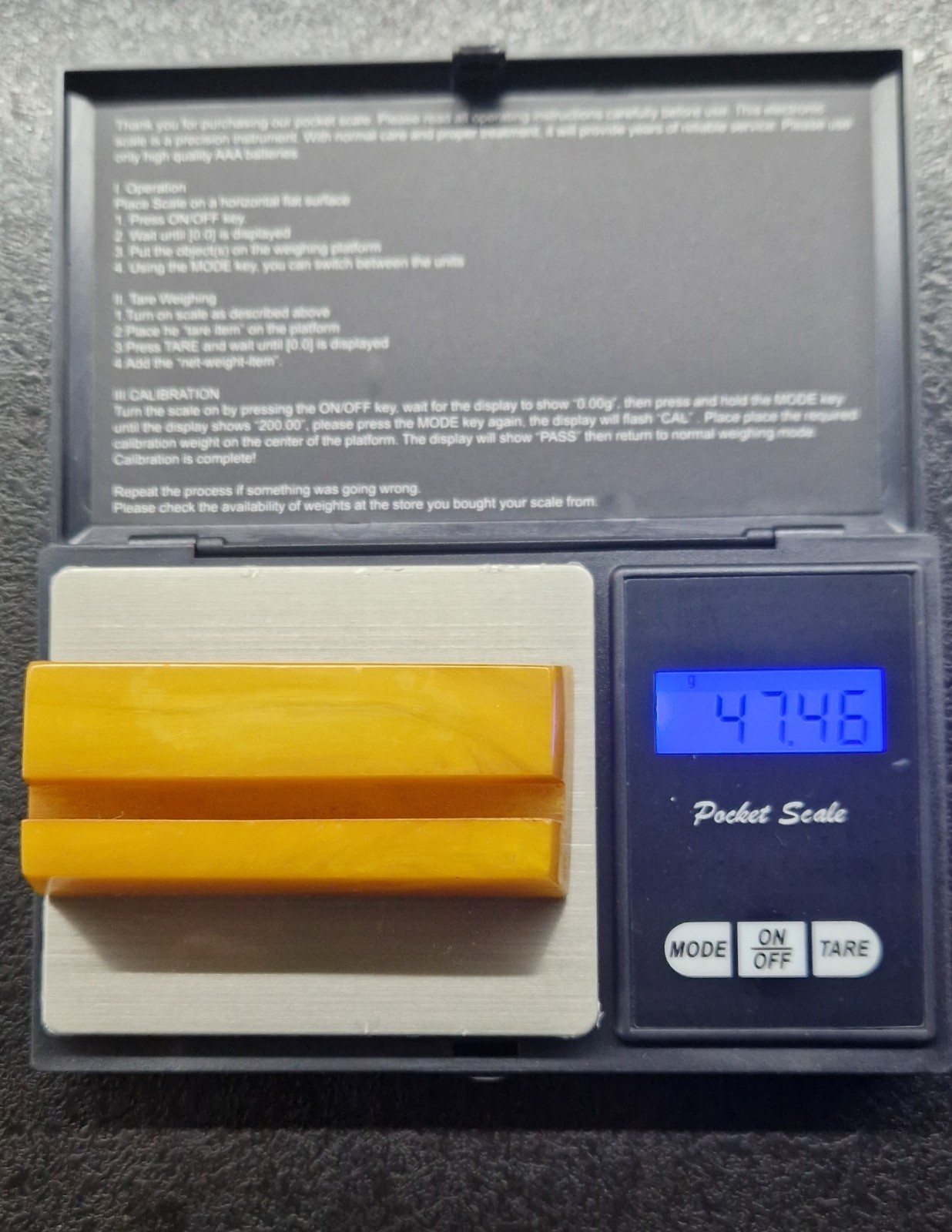 Vintage Butterscotch Bakelite Desk Stand Photo Card Envelope Holder 47.4g Vintage Butterscotch Bakelite Desk Stand Photo Card Envelope Holder 47.4g