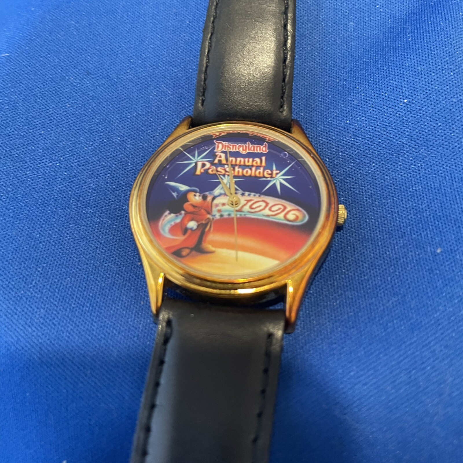Disneyland Vintage Annual - Limited Passholder 1996 Sorcerer Mickey Watch Disneyland Vintage Annual - Limited Passholder 1996 Sorcerer Mickey Watch