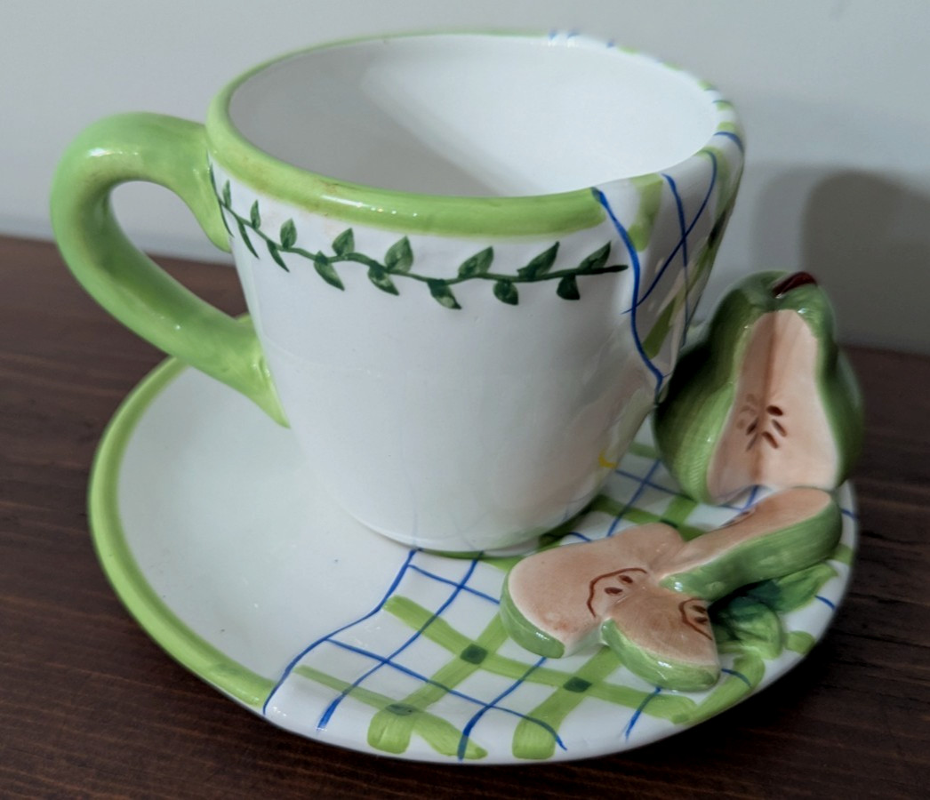 Ganz Bella Casa 8oz Teacup & Saucer Ceramic 3D Pear & Pear Slices On Plate Ganz Bella Casa 8oz Teacup & Saucer Ceramic 3D Pear & Pear Slices On Plate