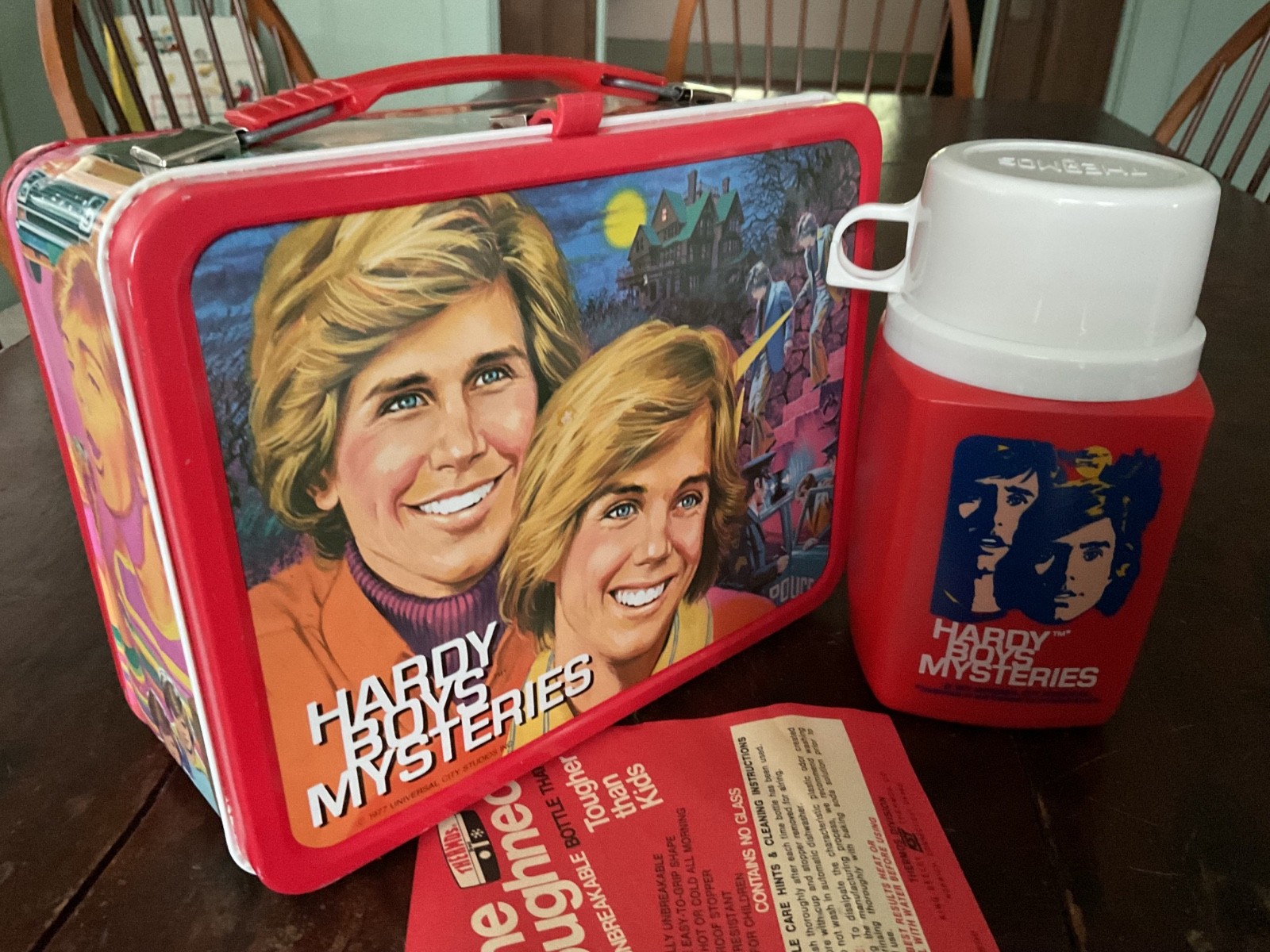 VINTAGE HARDY BOYS MYSTERIES LUNCHBOX AND THERMOS - UNUSED