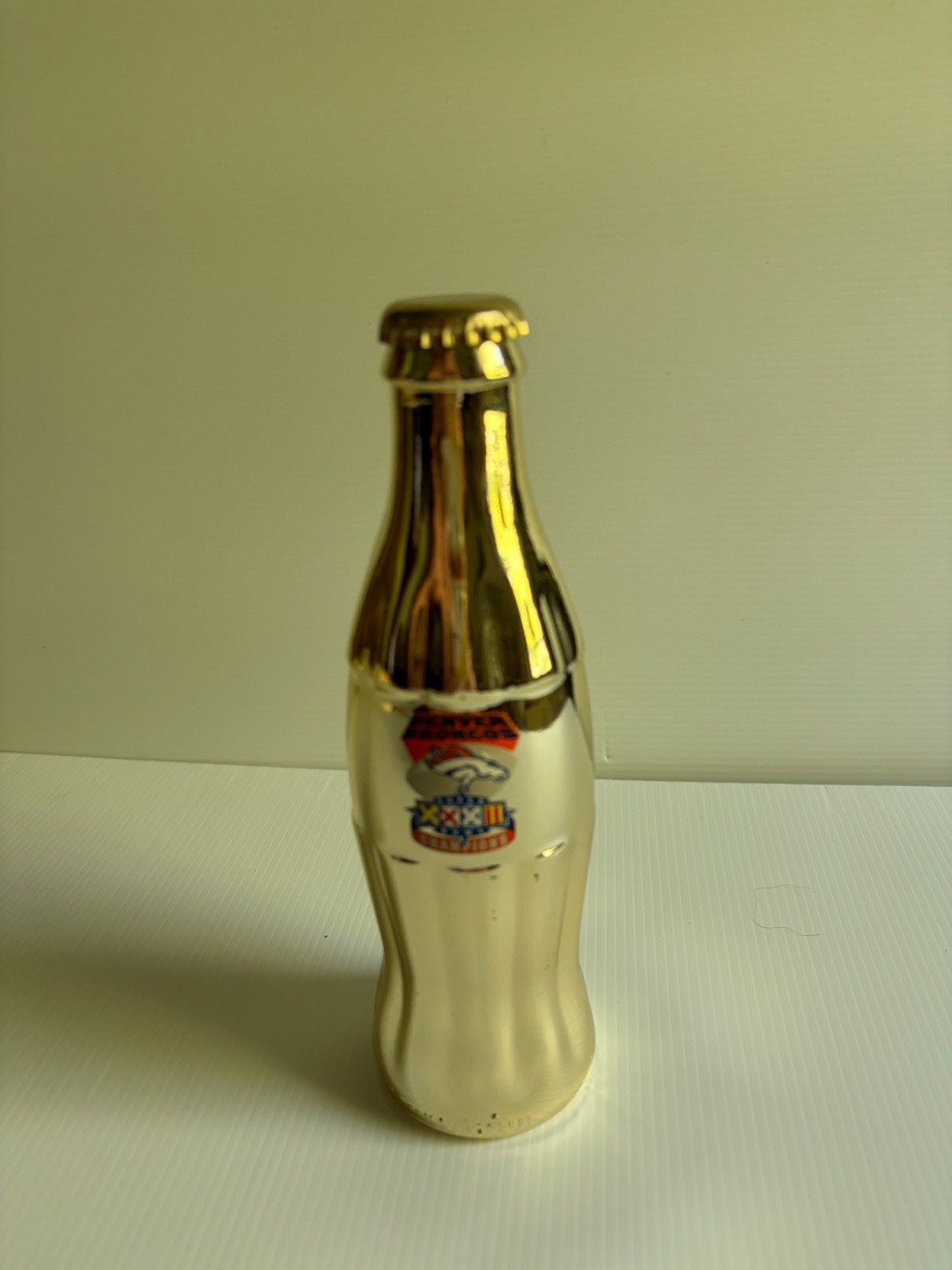 1999 Coca-Cola Super Bowl XXXIII Gold Commemorative Bottle NFL Football 1999 Coca-Cola Super Bowl XXXIII Gold Commemorative Bottle NFL Football