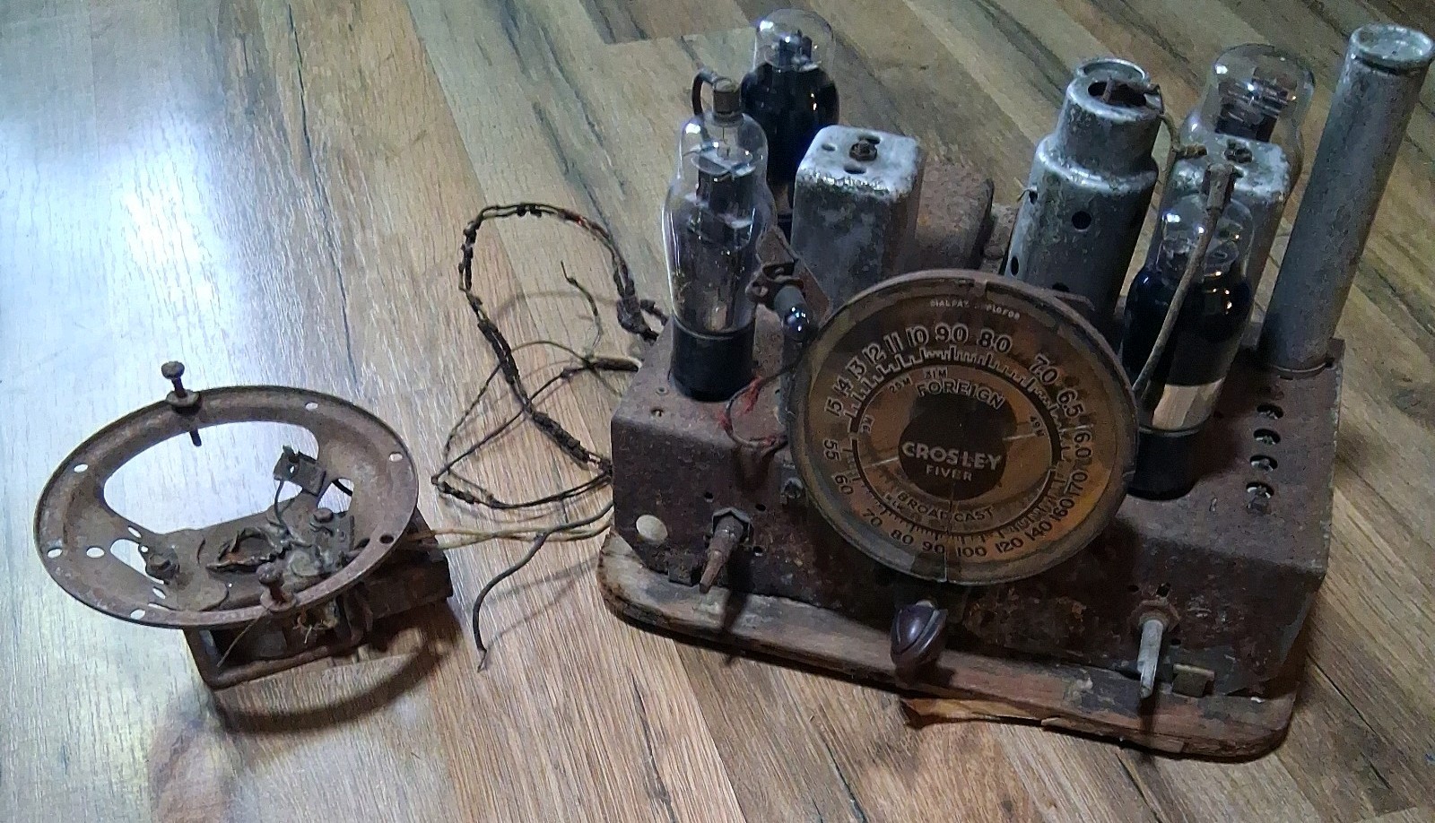 vIntage CROSLEY  FIVER:  Untested 157? CHASSIS w/all 5 TUBES  parts/repair 