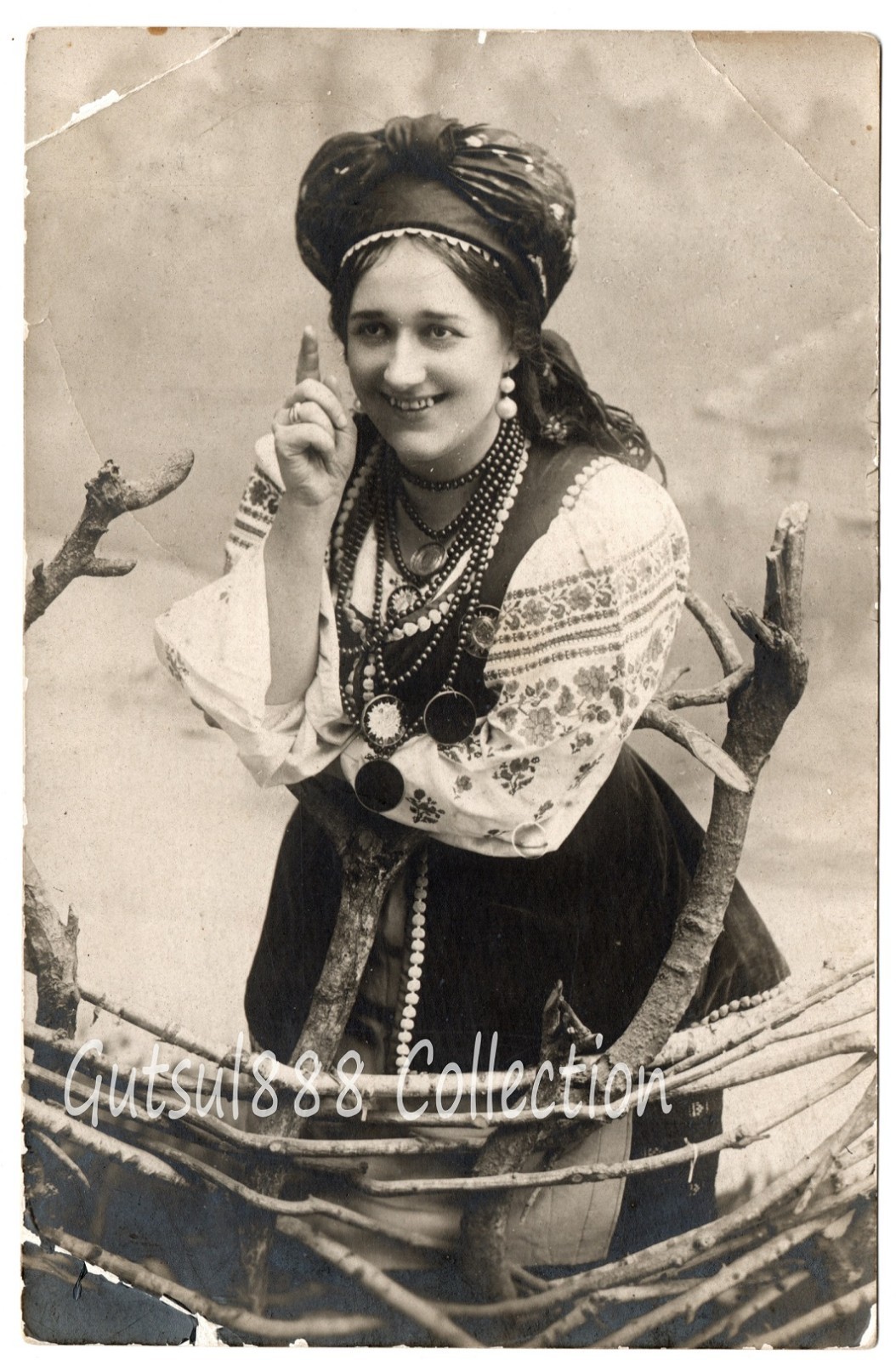 Antique photo 1900s Ukrainian theater actress Lyubov Lynytska. Vyshyvanka