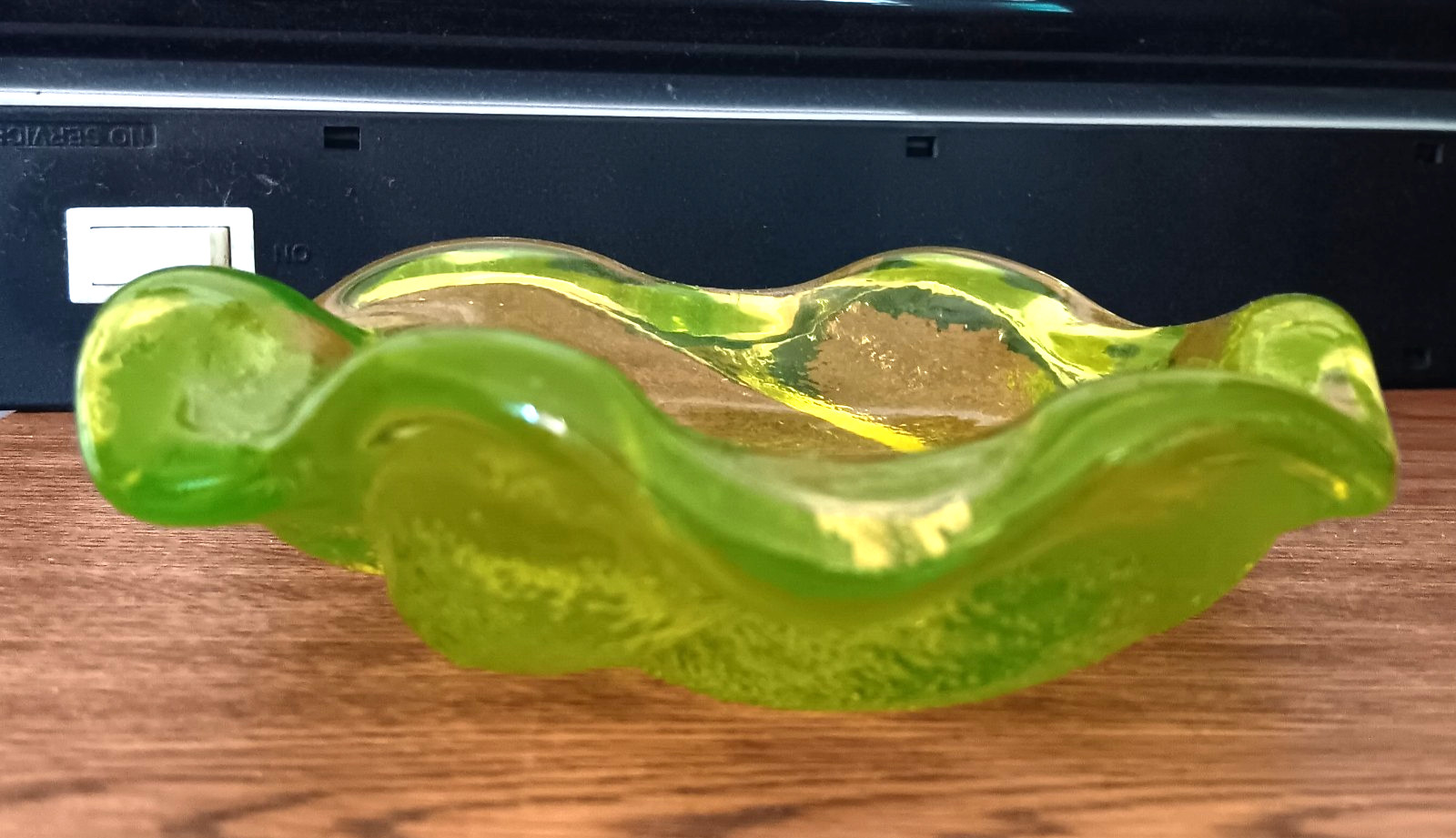URANIUM VASELINE GLASS ASHTRAY - 1.1 Lbs - MOLD MARKS - 5.5” - Ripple Shape URANIUM VASELINE GLASS ASHTRAY - 1.1 Lbs - MOLD MARKS - 5.5” - Ripple Shape