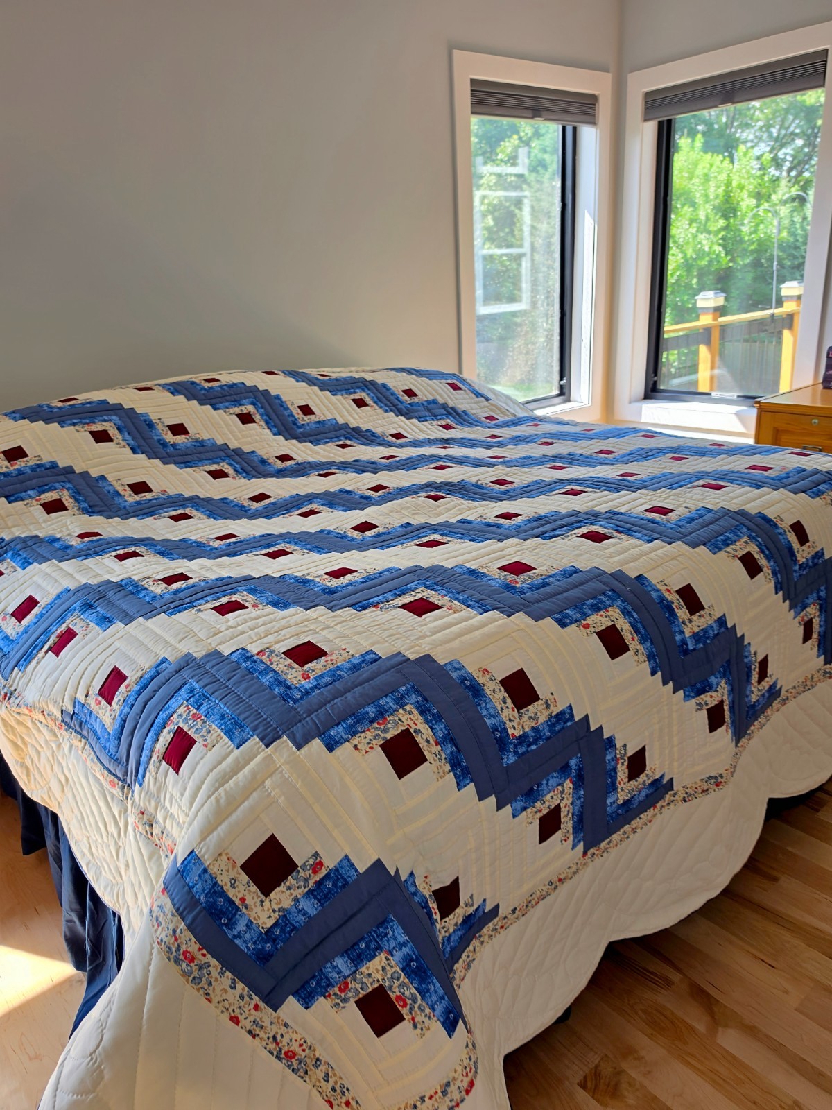 New Amish Log Cabin King Quilt Hand Stitched Blue Red White 112x100