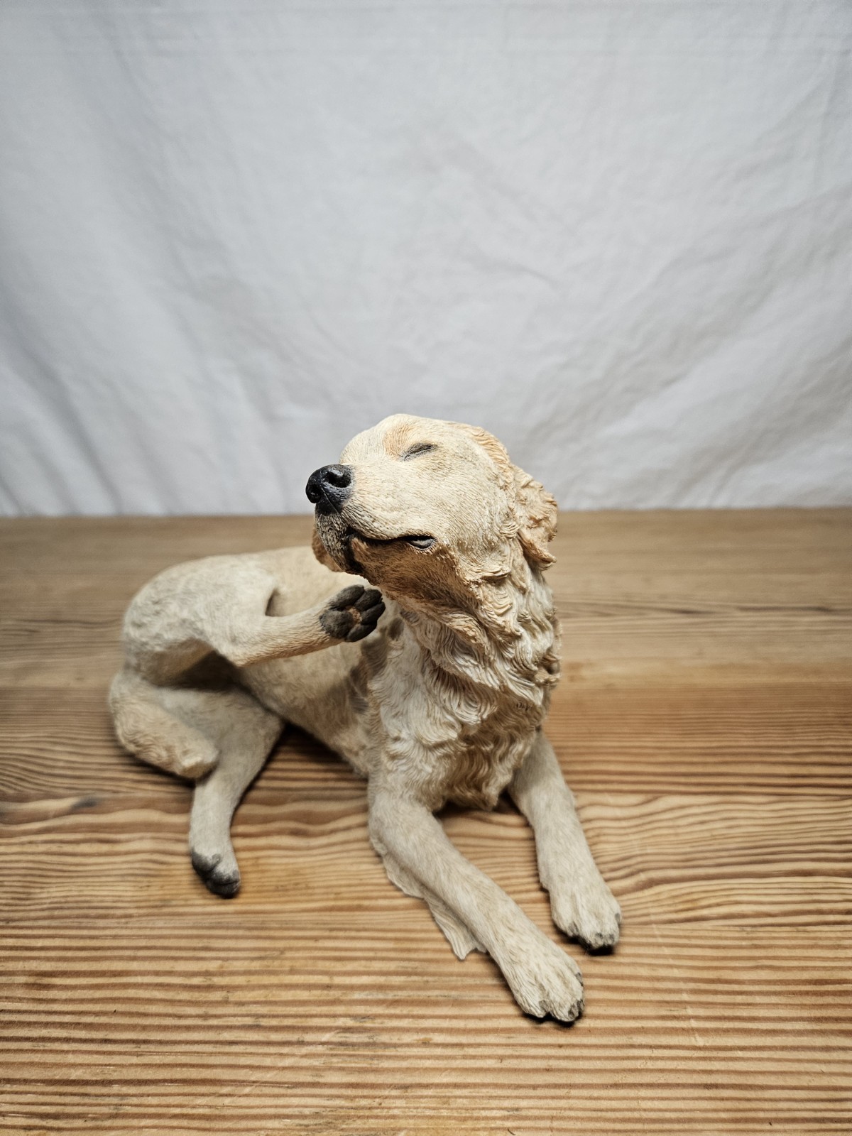 COUNTRY ARTISTS GOLDEN RETRIEVER LYING DOG FIGURINE 02685 HAND PAINTED RESIN