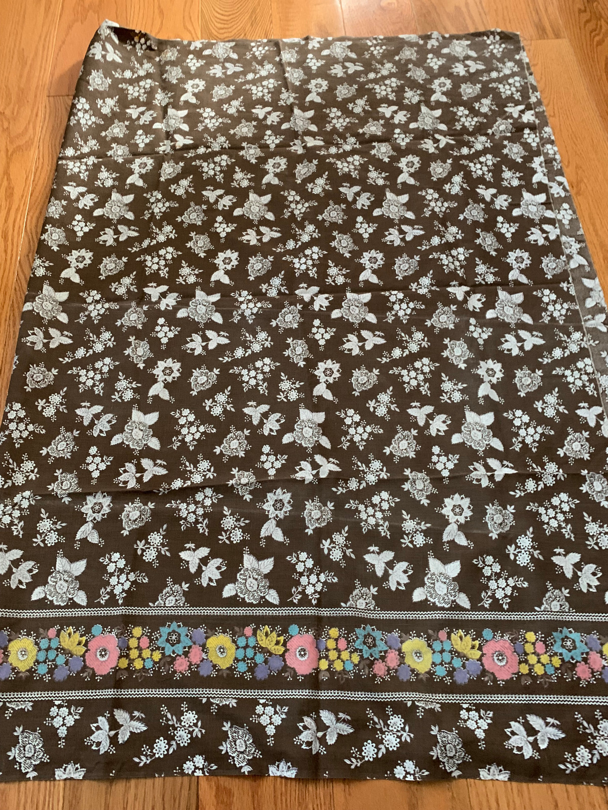 Vintage 1970\'s Brown white Floral Border Cotton  Fabric 1.66 yds