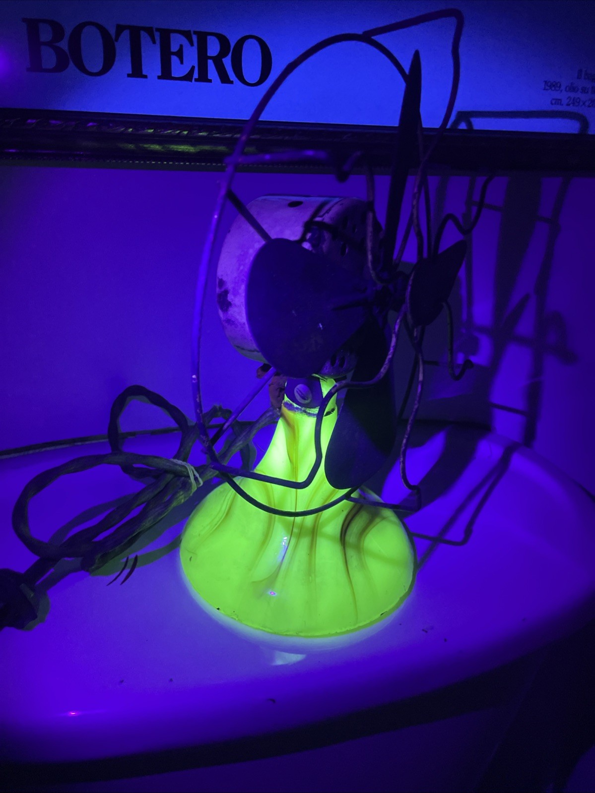 Uranium Glass Vidrio / Desk Fan Slag Glass Uranium Glass Vidrio / Desk Fan Slag Glass