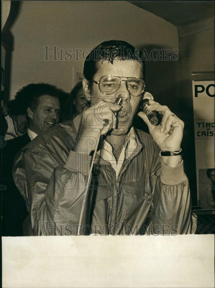 1980 Press Photo Jerry Lewis in the Radio Station Studio - KSG13061