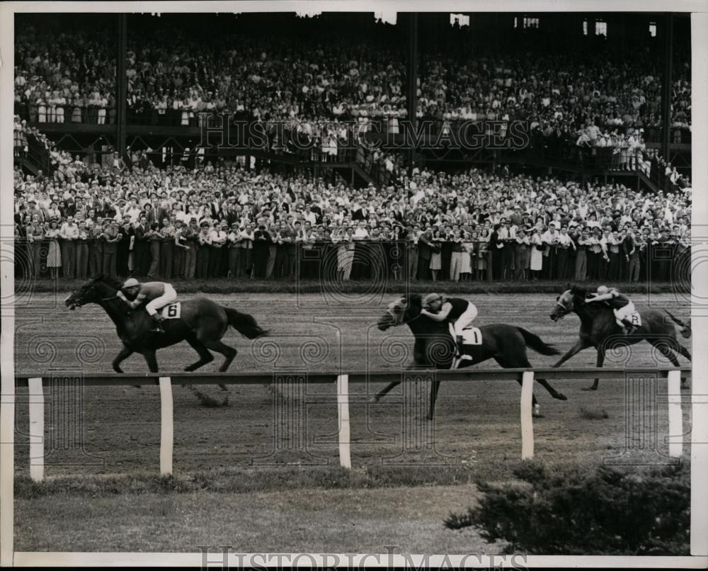 1939 Press Photo Cycle wins second race at Empire City in Yonkers, New York 1939 Press Photo Cycle wins second race at Empire City in Yonkers, New York