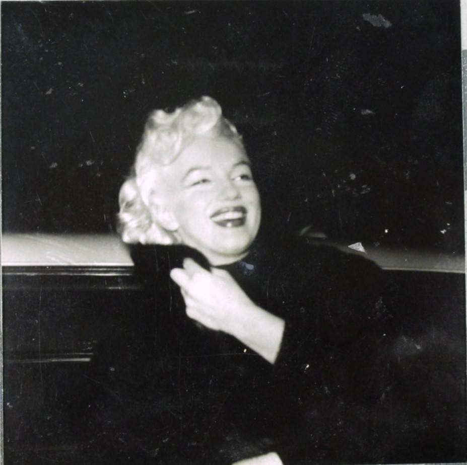 vtg Marilyn Monroe- original photo snapshot - 1955 Gladstone Hotel v5 BF2 vtg Marilyn Monroe- original photo snapshot - 1955 Gladstone Hotel v5 BF2