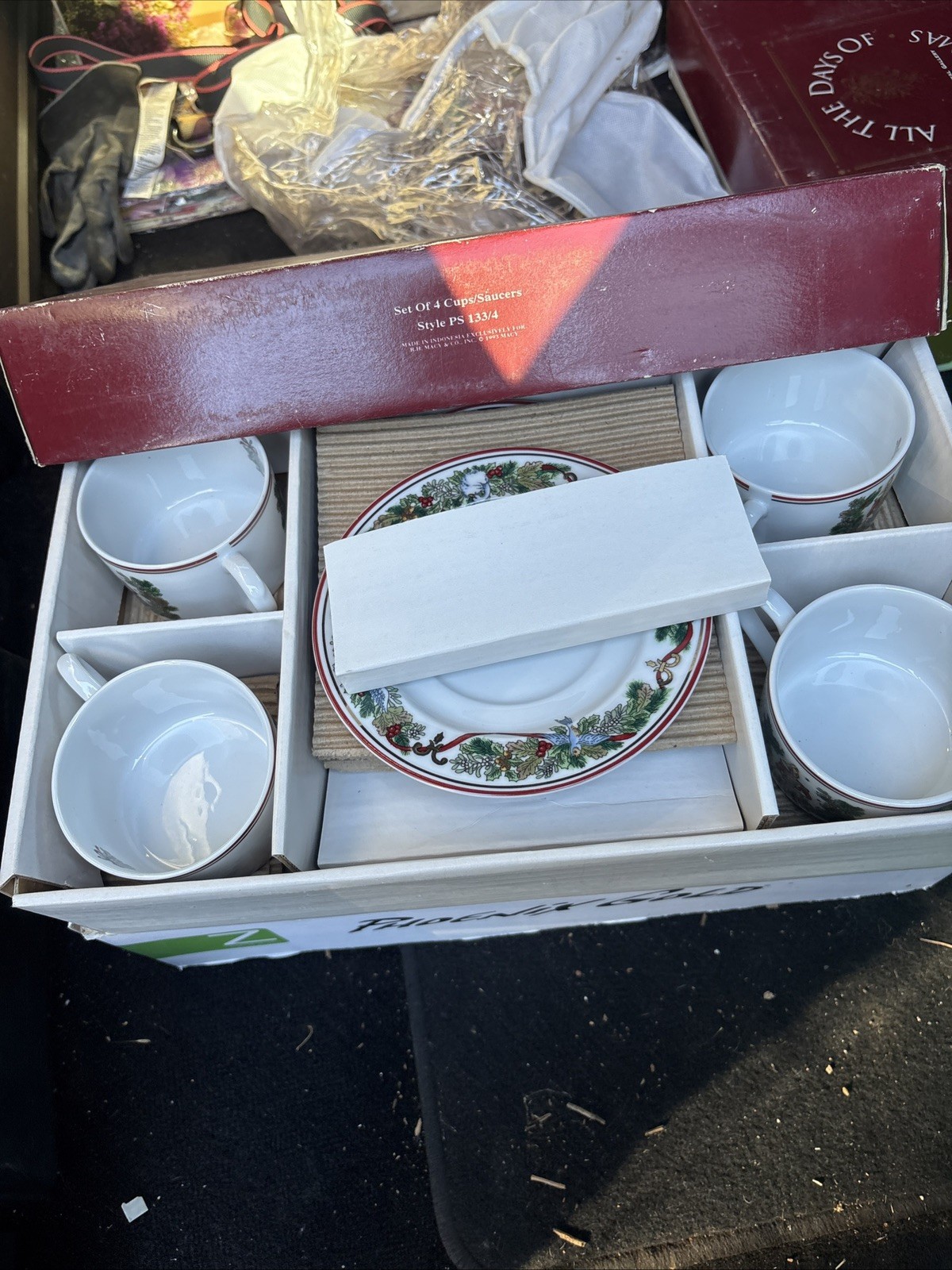 1993 Macy's Royal Gallery All the Days of Christmas Porcelain Tea Set 4 pc 4Mugs