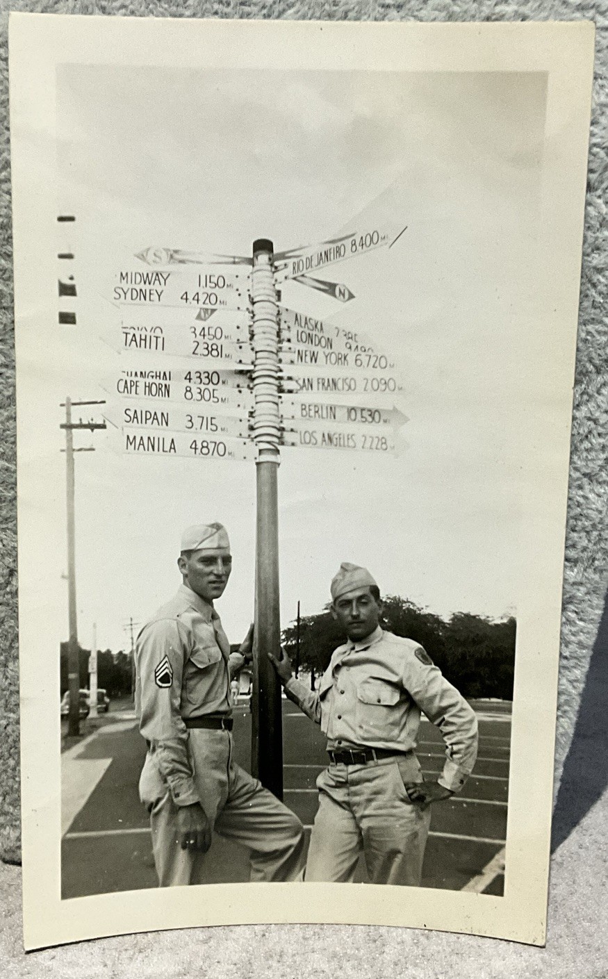 1944 Photo WWII Soldiers Honolulu Oahu Hawaii Around the World Signpost
