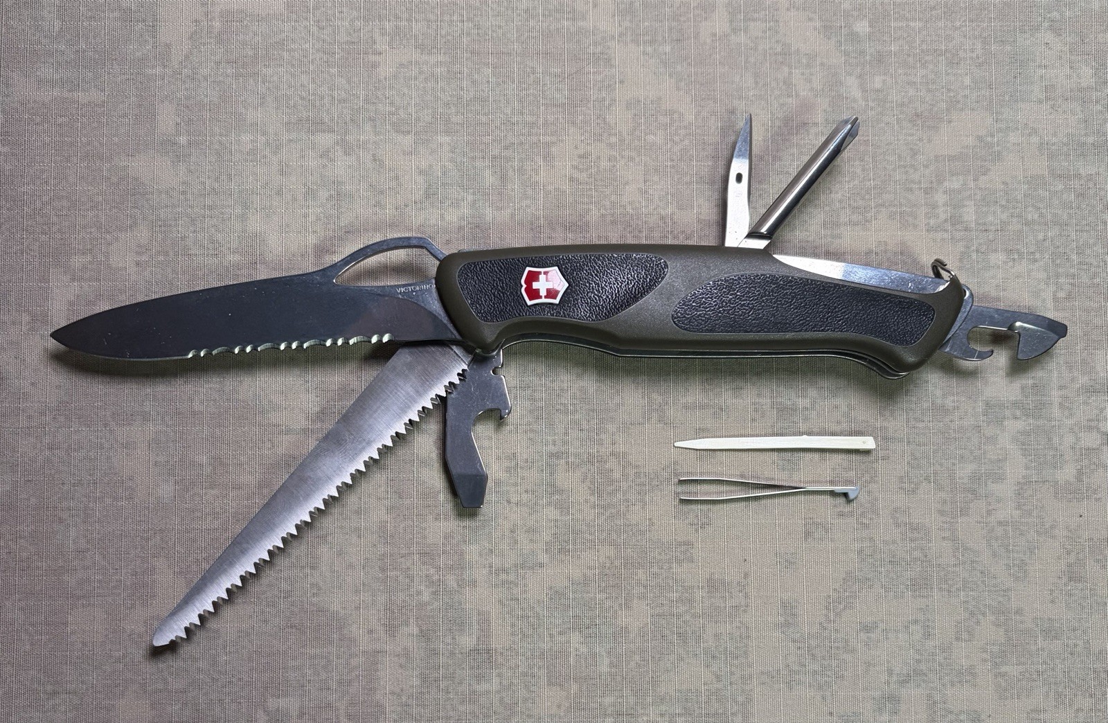 Victorinox Swiss Army Ranger Locking Pocket Knife Multi Tool, Olive Green