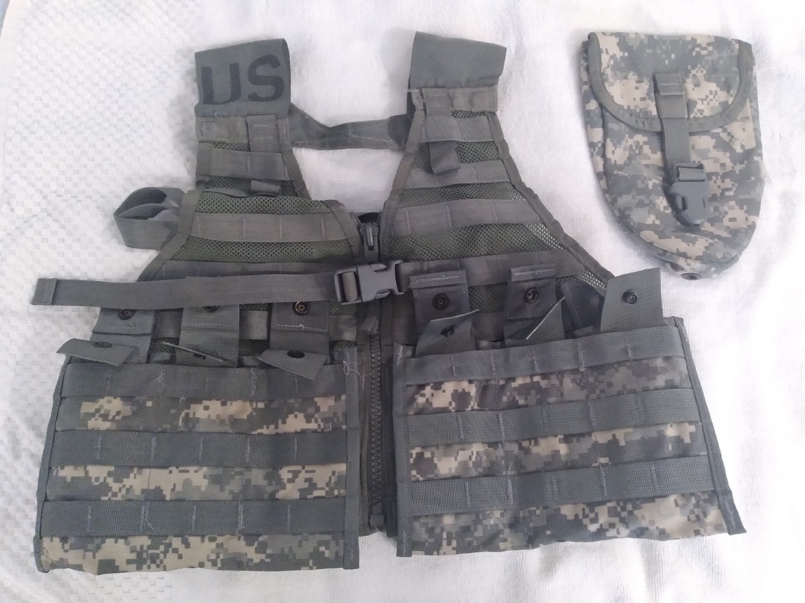 US Military Feild Load Carrier W/2 Triple Mag Pouches & Utility Pouch (4pc) (1A)