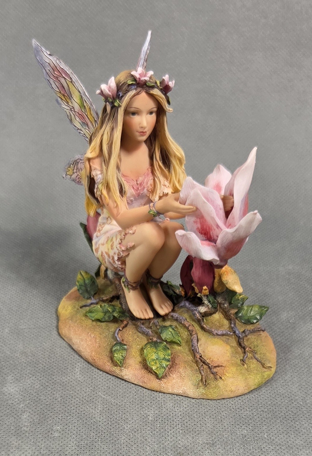 THE MAGNOLIA TREE FAERIE Leonardo CHRISTINE HAWORTH Crisalis FIGURINE LE
