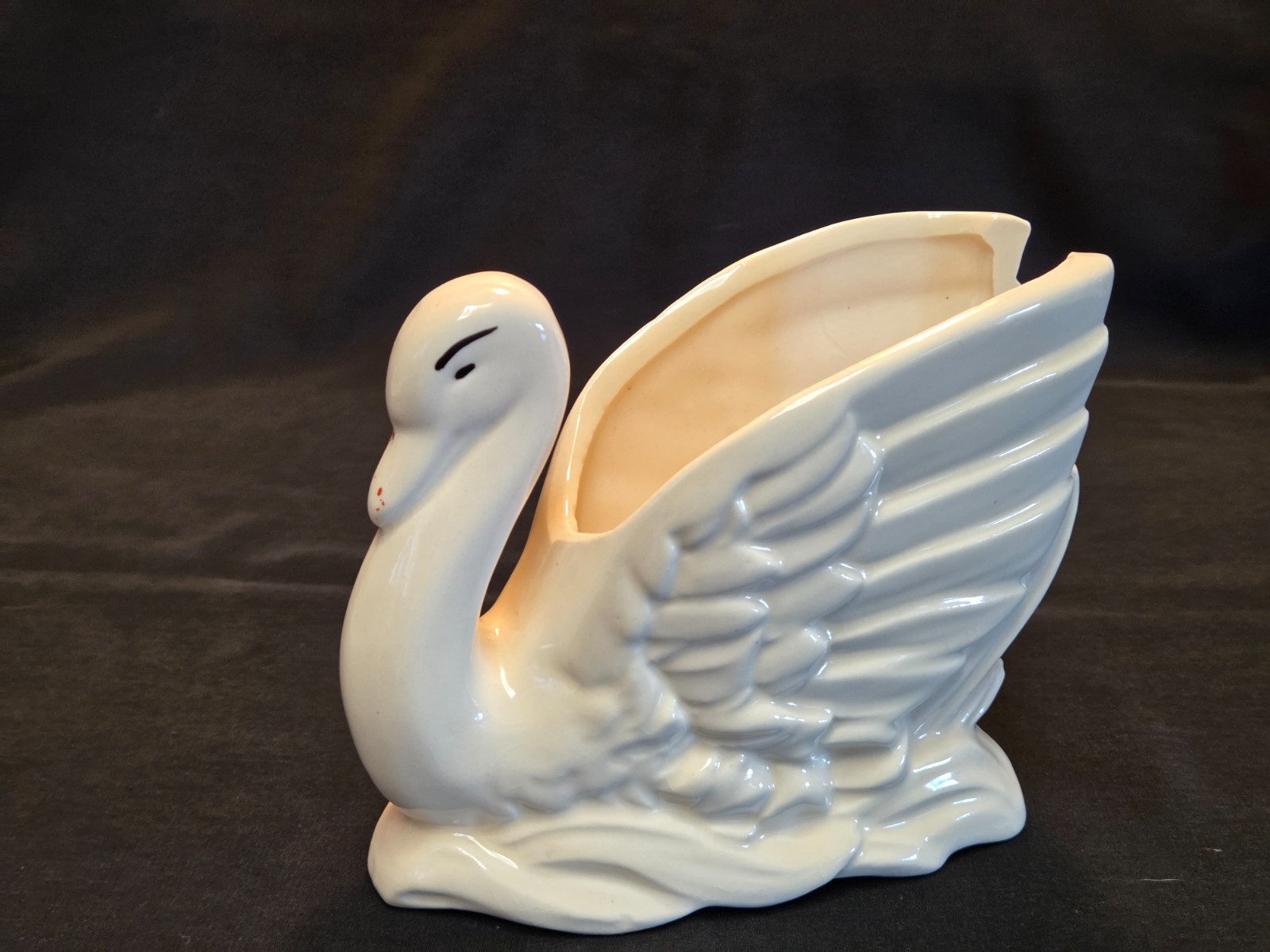 VINTAGE CREAM CERAMIC SWAN ON WATER PLANTER, NELSON MCCOY? VINTAGE CREAM CERAMIC SWAN ON WATER PLANTER, NELSON MCCOY?