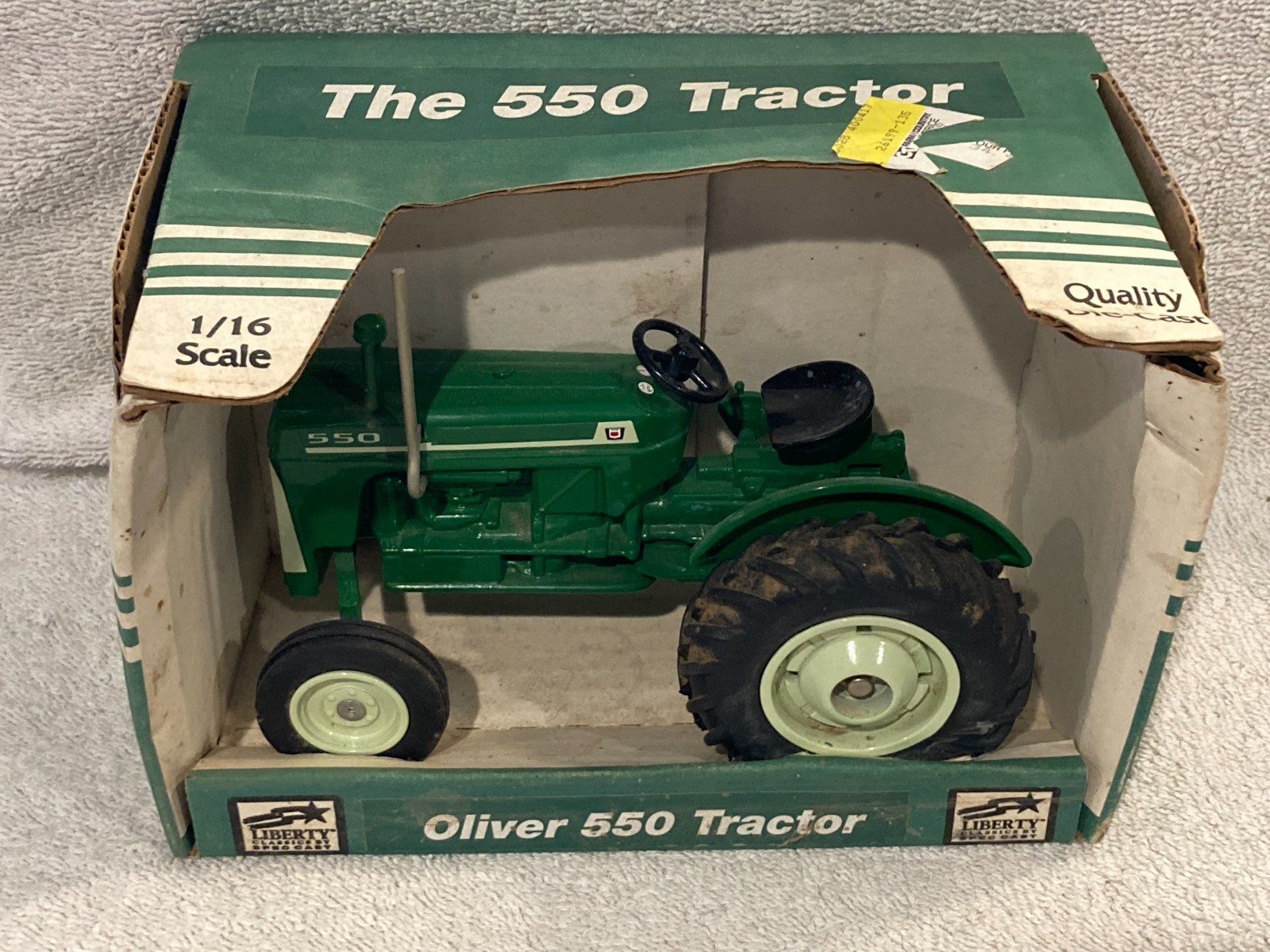 Vintage 1/16 OLIVER 550 Tractor - Diecast Replica by SPEC CAST Vintage 1/16 OLIVER 550 Tractor - Diecast Replica by SPEC CAST