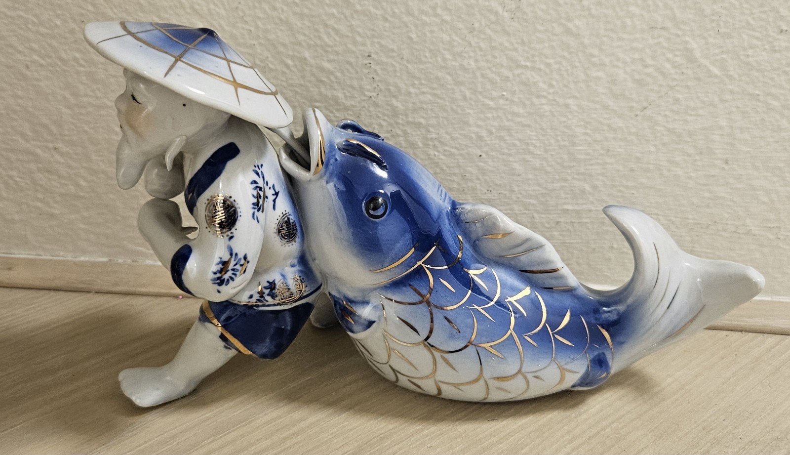 VINTAGE ANTIQUE ASIAN CHINESE MAN LUCKY KOI FISH DECOR FIGURINE FISHERMAN 