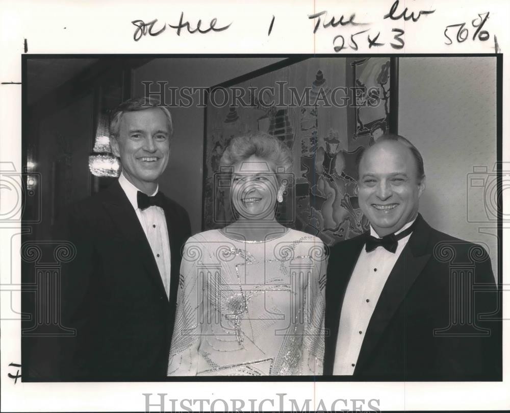 1990 Press Photo Walter Faster with Sue and Clint Chevaellier at Event 1990 Press Photo Walter Faster with Sue and Clint Chevaellier at Event