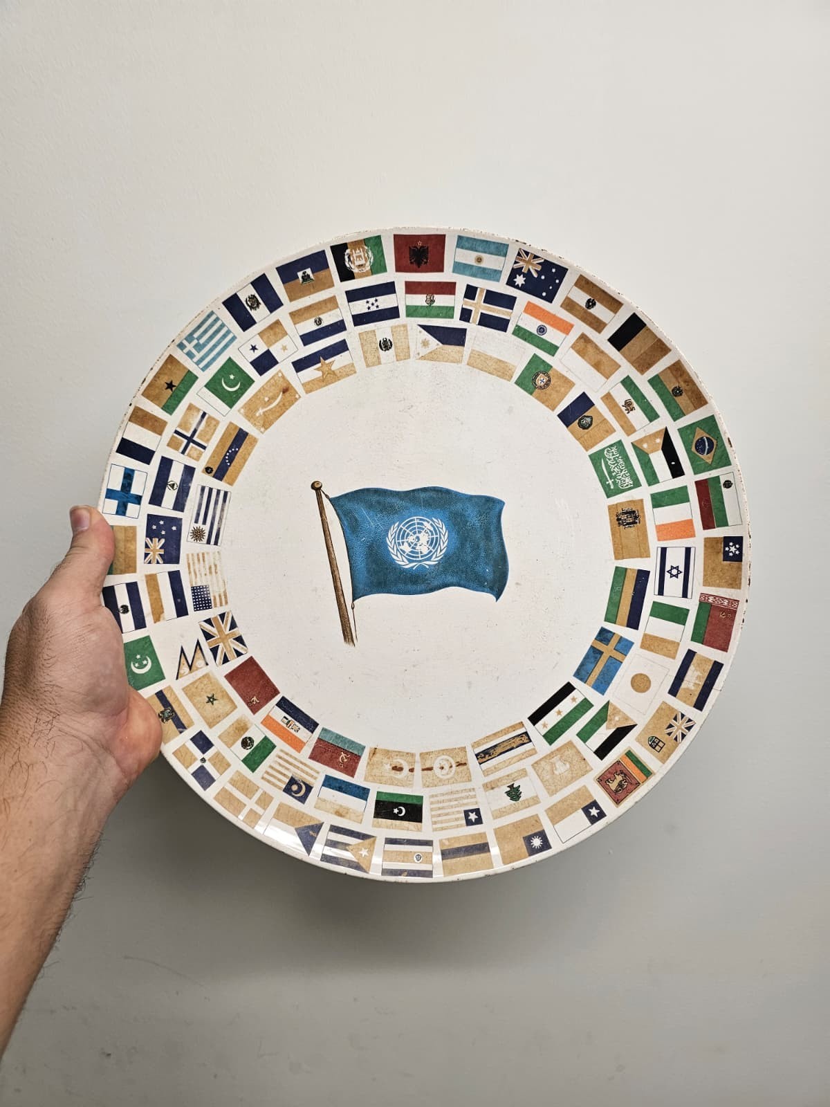 VTG 1957/58 UNITED NATIONS FLAGS OF THE WORLD EGERSUND FLINT COLLECTORS PLATE VTG 1957/58 UNITED NATIONS FLAGS OF THE WORLD EGERSUND FLINT COLLECTORS PLATE