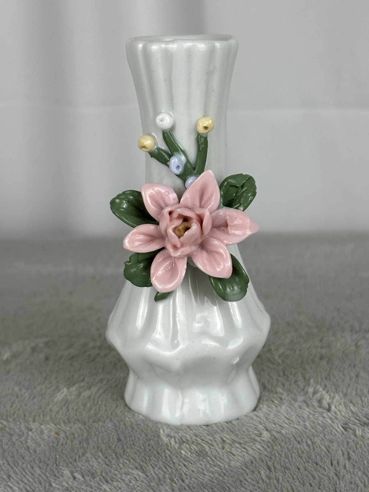Vintage Bud Vase White W/Pink 3D Flower