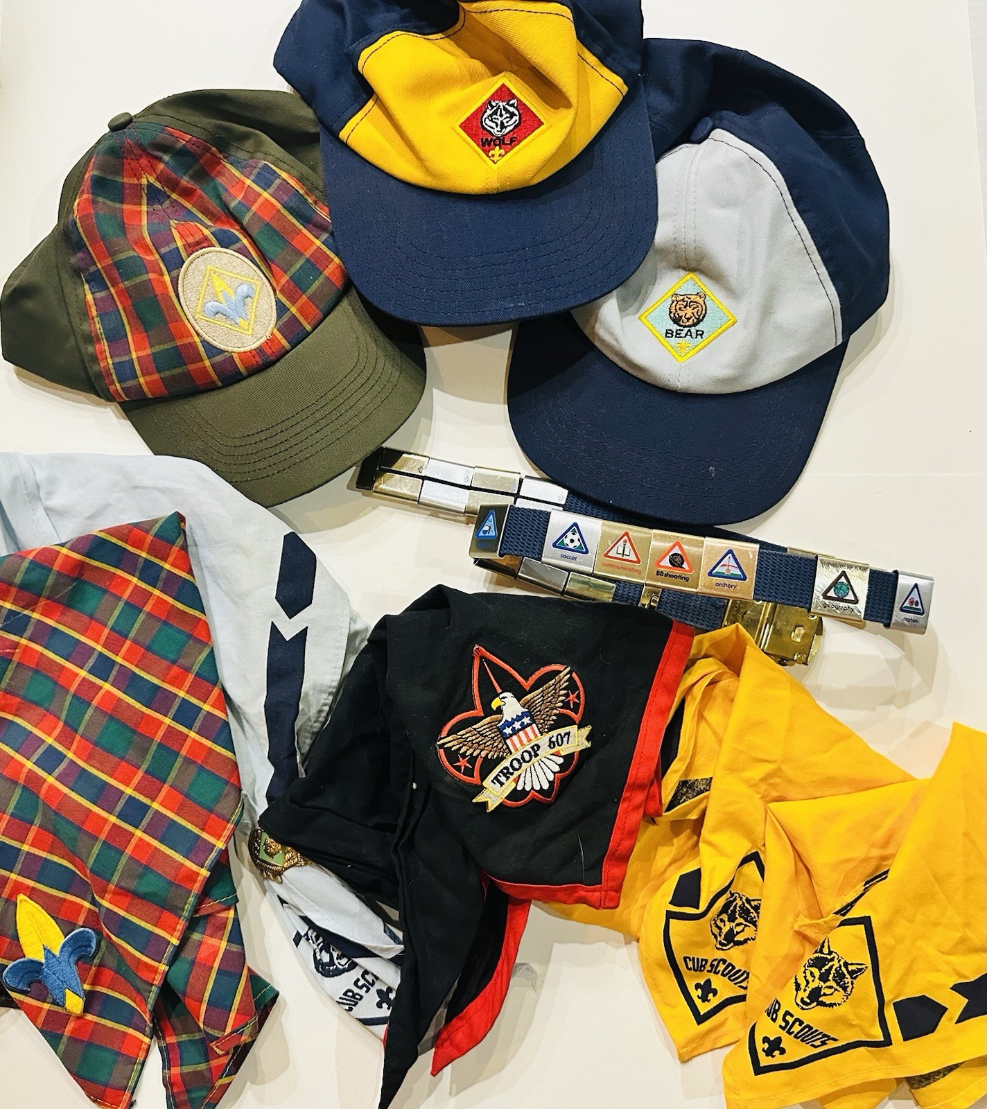 VINTAGE 10 PC BOY CUB WOLF SCOUTS BSA HATS BANDANNAS BELT MERIT LOOP UNIFORM LOT