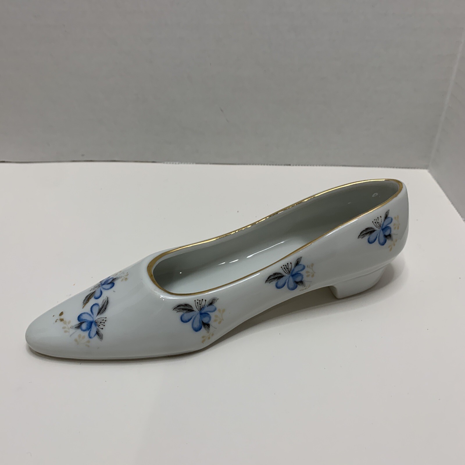 ￼Porcelain slipper figurine blue flowers gold trim vintage shoe 7.5” x 2” x 2”
