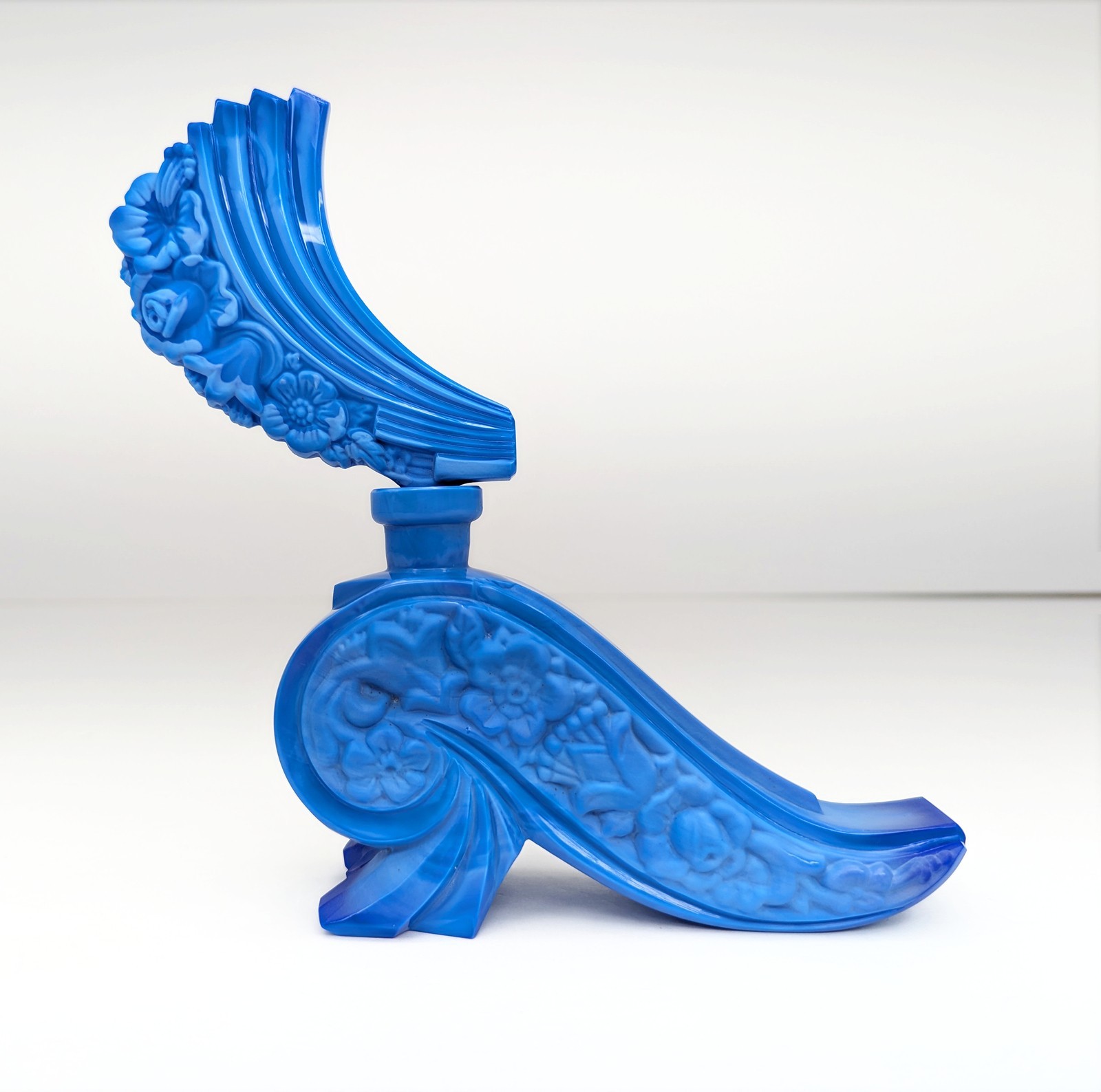 Vintage J Pesnicak Czech Brigh Blue Glass Floral Cornucopia Large Perfume Bottle Vintage J Pesnicak Czech Brigh Blue Glass Floral Cornucopia Large Perfume Bottle