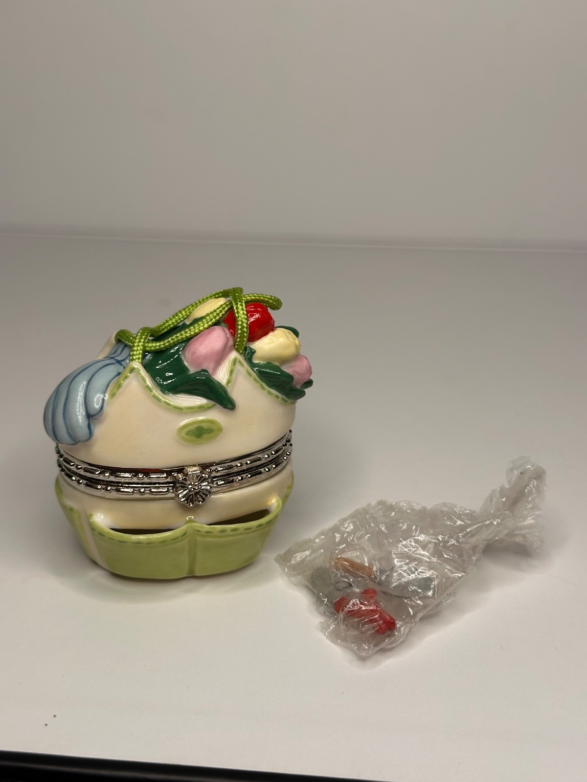 VTG Midwest PHB Gardening Club GARDENING BAG Porcelain Hinged Trinket Box HTF VTG Midwest PHB Gardening Club GARDENING BAG Porcelain Hinged Trinket Box HTF