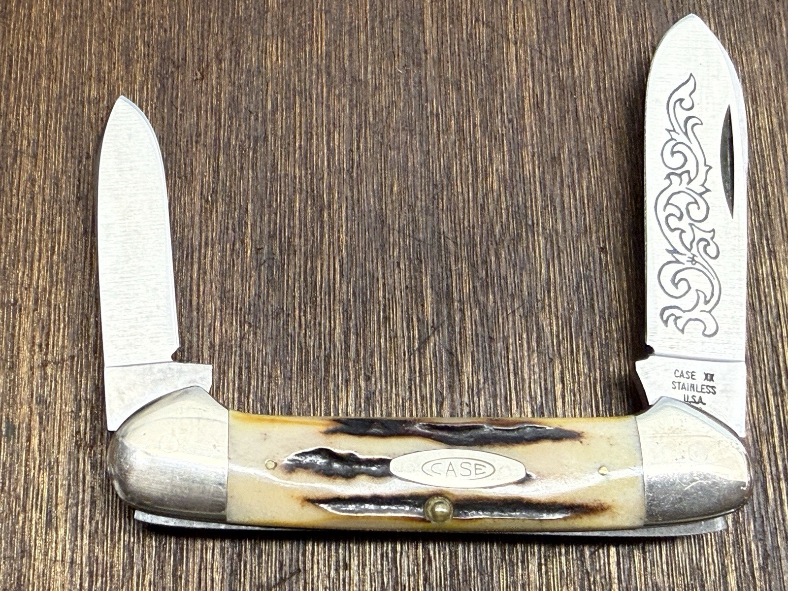 Vintage Case XX 52131 3 dot 1977 Blue Scroll Canoe Pocket Knife. Vintage Case XX 52131 3 dot 1977 Blue Scroll Canoe Pocket Knife.