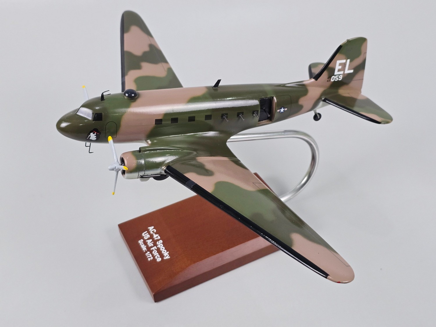 AC-47 Spooky Douglas AC47 USAF Vietnam War gunship airplane model scale 1/72