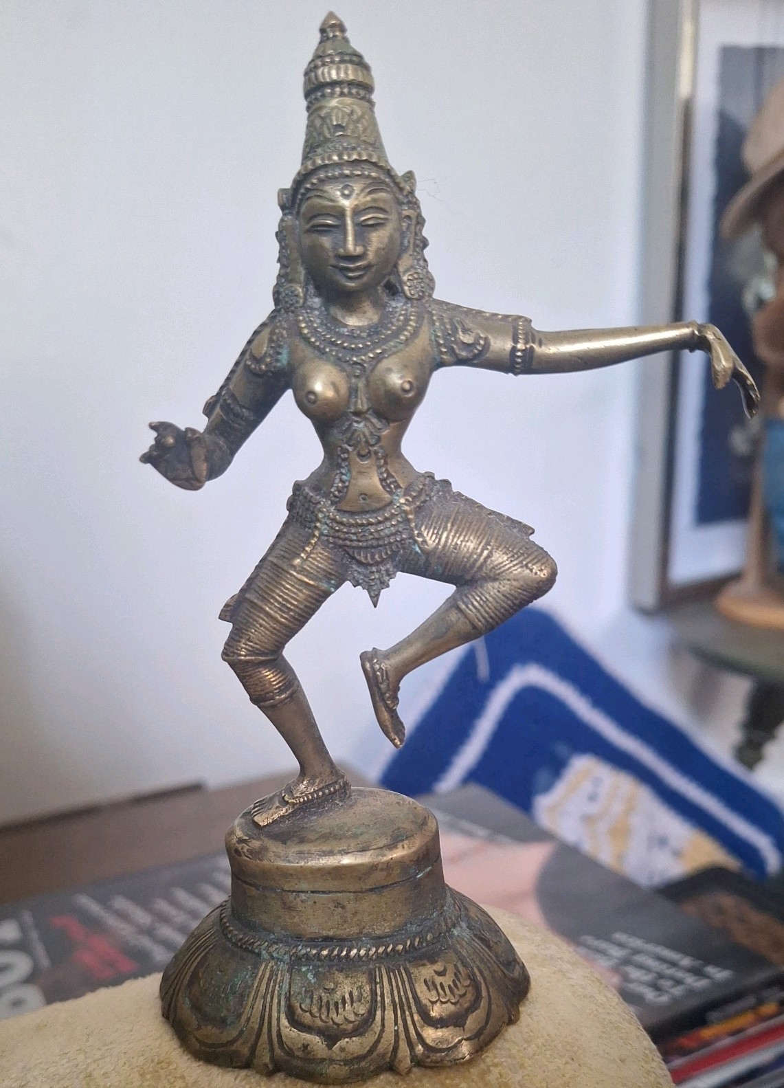 Small staue of Hindu goddess Parvati dancing Lasya, brass, vintage, India Small staue of Hindu goddess Parvati dancing Lasya, brass, vintage, India