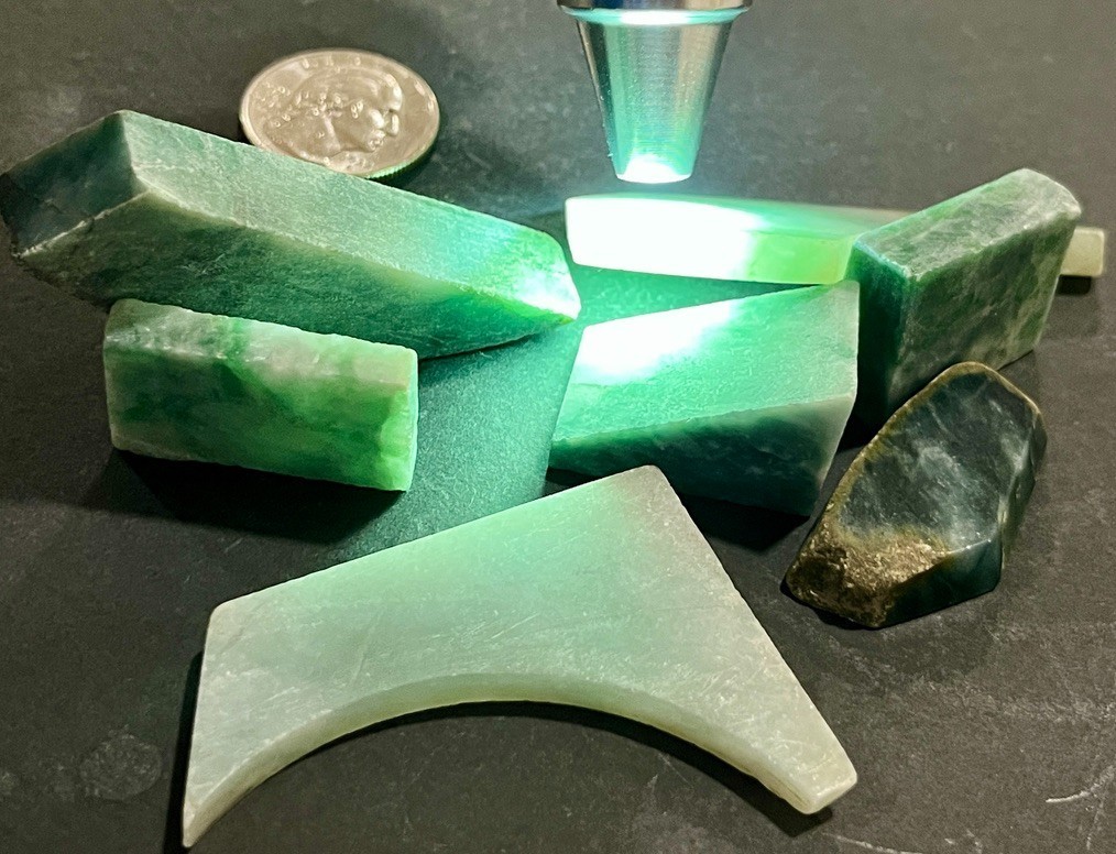 640cts Rough Raw Untreated Jadeite Green Cuttings from Myanmar 640cts Rough Raw Untreated Jadeite Green Cuttings from Myanmar