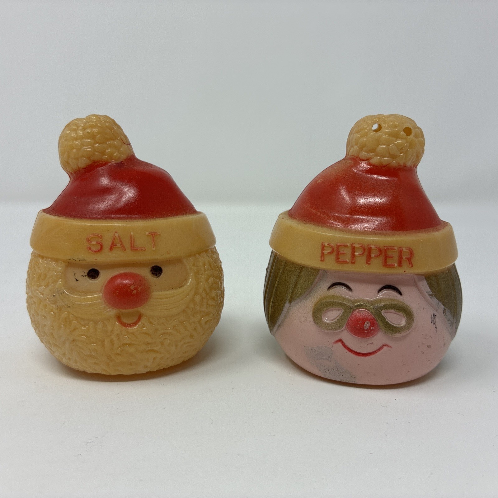 Vintage 1976 JSNY Hard Plastic Mr & Mrs Santa Claus Salt & Pepper Shakers